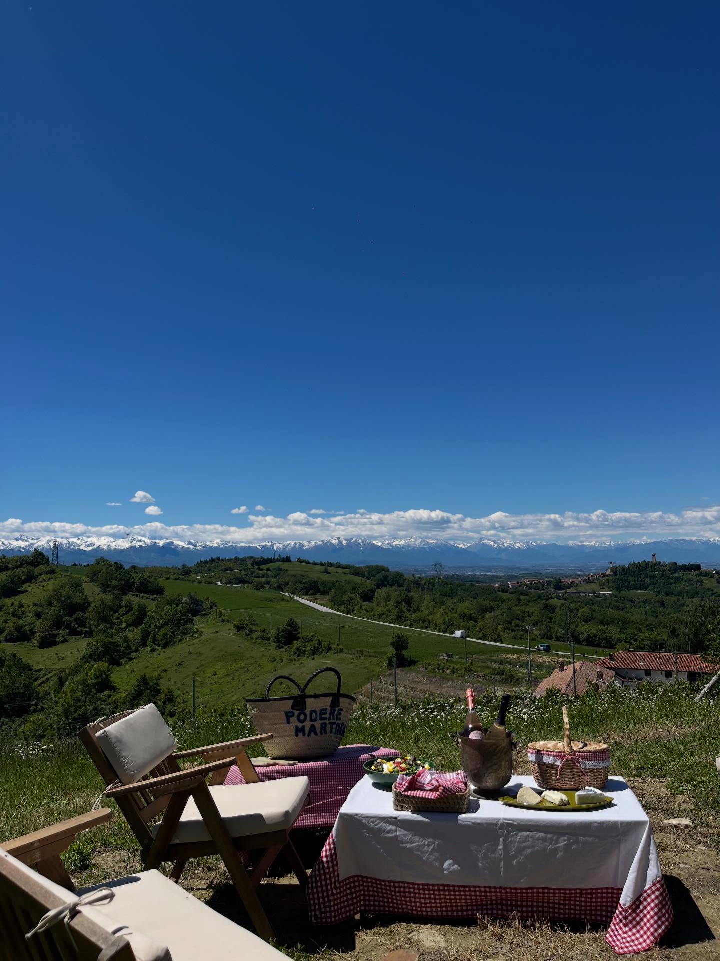 🍇 PRANZO PANORAMICO IN VIGNA 🍷
Concediti una pausa speciale nel cuore delle Langhe, circondato da vigneti, natura e panorami mozzafiato.
Al Podere Martina ti invitiamo a vivere un’esperienza autentica con il nostro pranzo panoramico sul bricco, uno dei punti più suggestivi della tenuta, con una splendida vista sulle colline delle Langhe, sulle nostre vigne e sul podere.
Potrai gustare una selezione di prodotti del territorio accompagnati dai vini di nostra produzione, immerso nella tranquillità della natura e nell’atmosfera unica delle Langhe.
Un’occasione perfetta per trascorrere momenti indimenticabili in coppia, con la famiglia o con gli amici, assaporando i sapori autentici della nostra terra.
📍 Podere Martina – Langhe, vicino a Murazzano
Per informazioni e prenotazioni:
📩 DM oppure contatti:
📞 +39 329 162 0186
———
🍇 PANORAMIC VINEYARD LUNCH 🍷
Treat yourself to a special experience in the heart of the Langhe, surrounded by vineyards, nature, and breathtaking views.
At Podere Martina, we invite you to enjoy our panoramic vineyard lunch on the “bricco”, one of the most scenic spots on the estate, overlooking the rolling Langhe hills, our vineyards, and the property.
Enjoy a selection of local specialties paired with our own wines, while relaxing in the peaceful atmosphere of the countryside.
The perfect opportunity to create unforgettable memories with your partner, family, or friends while discovering the authentic flavors of our region.
📍 Podere Martina – Langhe hills, near Murazzano, Italy
For information and reservations:
📩 DM or contact us:
📞 +39 329 162 0186