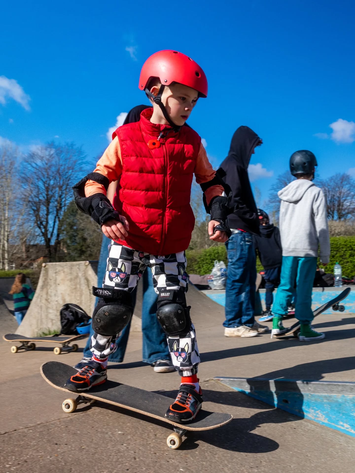 A few more shots from a super fun film and photoshoot with @everyone_on_boards this spring in E17.
📸 @holmlands & @cameronhallcreative
#everyoneonboards #skateboarding #community #photoshoot #holmlands