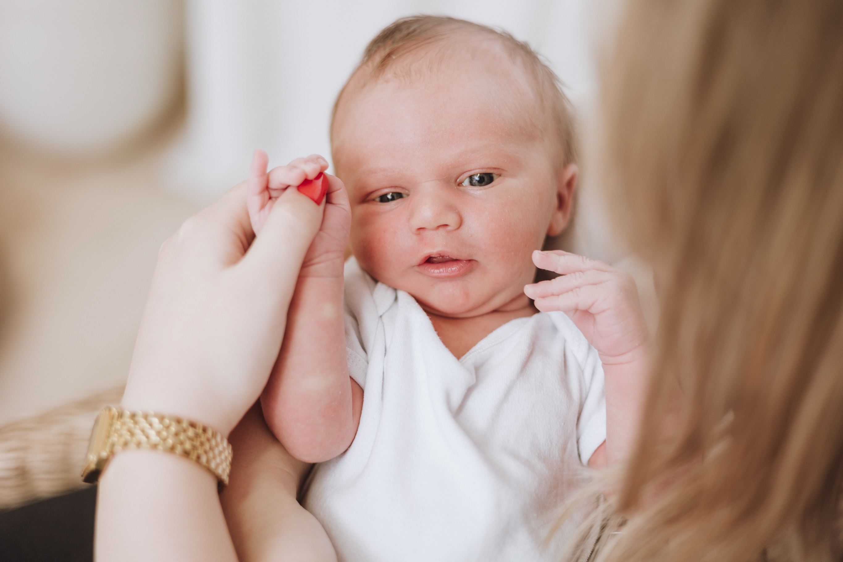 Lieber HENRY 🩵
Lange haben wir auf dich gewartet und ich glaube, deine Mama und dein Papa sind überglücklich, dass sie dich nun auch in ihren Armen halten dürfen 🩵
Alles Liebe wünsche ich euch, liebe Louisa & Tom für eure kleine Familie 🩵
#newborn #juliaknoerzerfotografie #itsaboy #familienbilder #familie