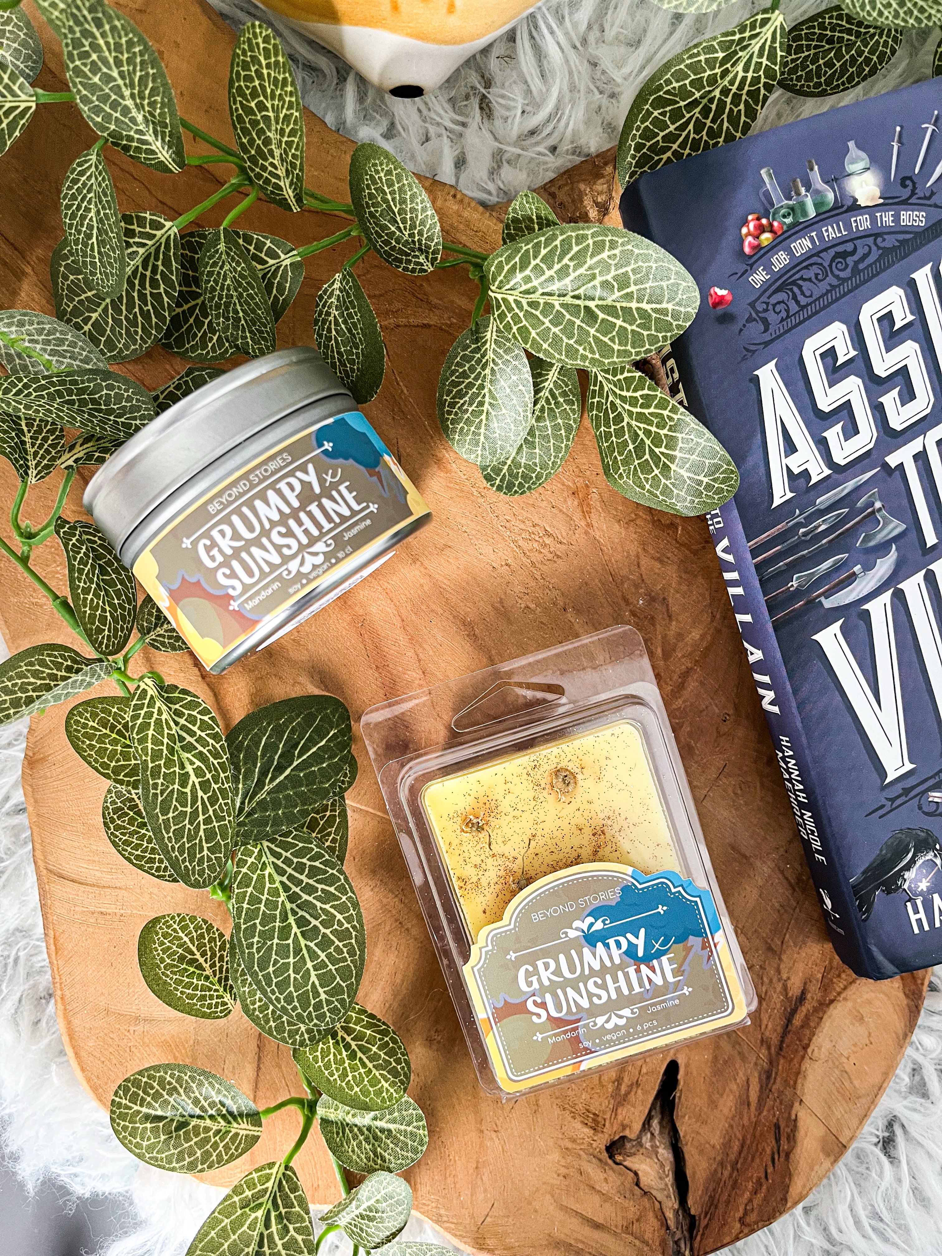 Q; Wie is jouw favoriete Grumpy x Sunshine koppel? ⛅️
De Grumpy x Sunshine items ruiken heerlijk naar mandarijn in combinatie met jasmijn, sinaasappel en pioenrozen 🥰
.
.
.
#grumpyxsunshine #booktrope #bookishcandles #bookstagram #booktoknl