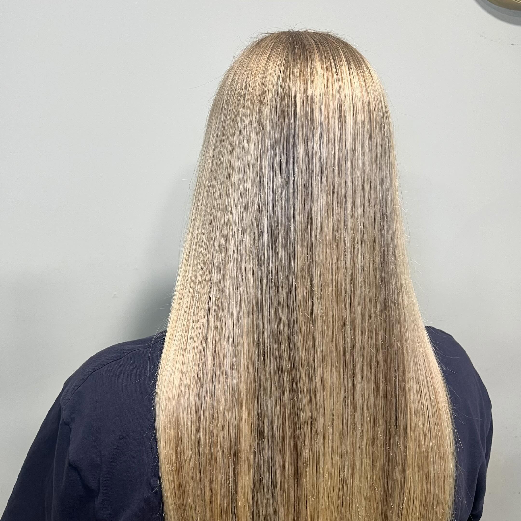 Half head of highlights and Cut & Blowdry created by Ellie ✨
➡️ Swipe to see the process
☎️ 01322292999
#redken #redkenshadeseq #redkenobsessed #redkencolor #redkenflashlift