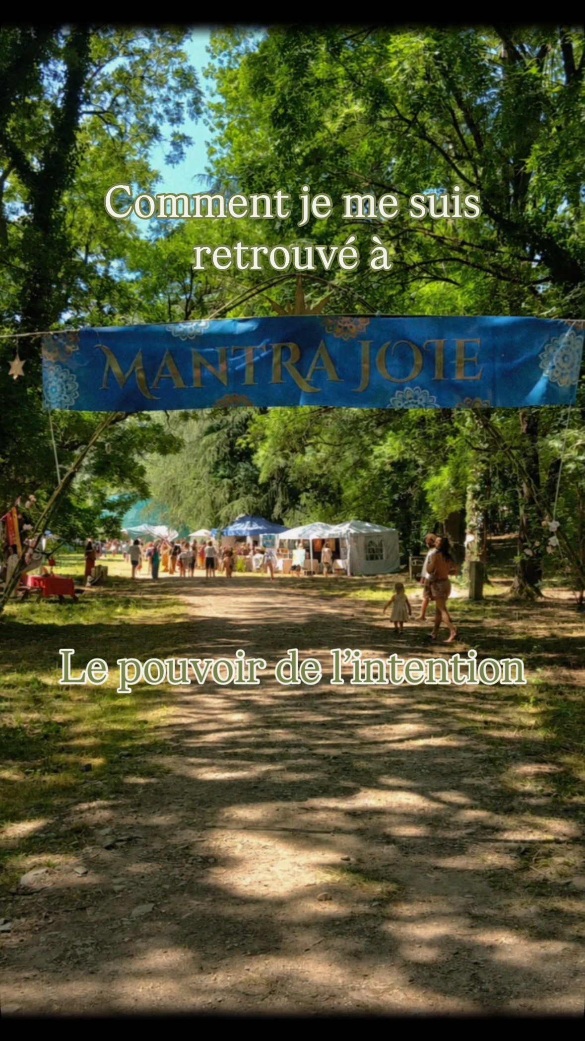 Comment je me suis retrouvé au festival Mantra joie alors que je ne connaissais pas ce festival.
Début mai je suis sur un festival et 2 amis me parle du festival Mantra joie.
Quelques jours plus tard je me le note dans ma liste et vais faire un tour sur leur site.
J’ai très envie d’y être alors j’envoie un mail.
Je calcule l’itinéraire, télécharge la météo du village et commence à faire du stock.
On me répond 3 jours plus tard que les candidatures sont bouclées depuis décembre et qu’il y a une liste d’attente en cas de désistement.
Réponse pas inattendu, je sais comment ça fonctionne mais déception car je m’y voyais.
Je me prépare à partir pour un autre festival en Bretagne quand la veille du départ je reçois un mail : j’ai une place !
Je le savais !
Lorsque j’ai envoyé ce mail j’ai posé l’intention / demandé à l’univers, d’avoir une place uniquement si il fait beau et si je vendrai pour un certain montant par jours.
On est jeudi soir, vendredi matin je parts en Bretagne et rentre lundi soir tard chez moi, en Gironde .
Mardi, après une courte nuit, déchargement, tris, rechargement et organisation.
Je repars mardi soir pour arriver mercredi midi dans les Cévennes.
La météo est extra, chaude, mais je préfère ça que le vent et la pluie.
J’ai dépassé mon objectif de 80€
🙏
J’ai rencontré des gens extraordinaires
Découvrir une de mes partenaires de travail @otessa_marie_bazzana ❤️
J’ai eu que moi à m’occuper
@festival.mantrajoie c’était fabuleux !
Je suis ravis d’avoir suivis mon intuition.
Et toi, la dernière fois que tu as suivis ton intuition, où cela t’a-t-il emmené ?