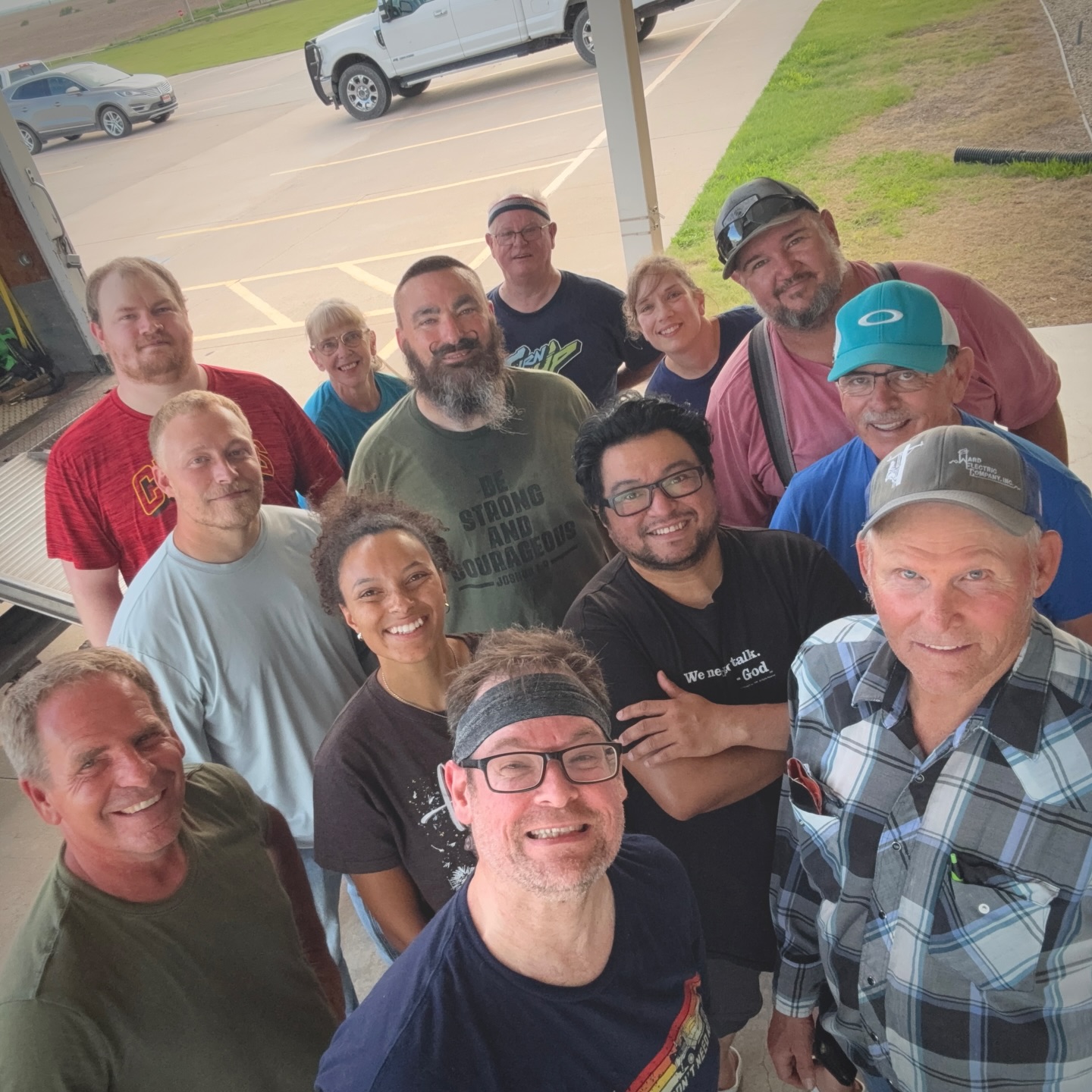 • all unloaded at @hwcagra in #AgraKS
Thanks a BUNCH to this awesome load in crew!