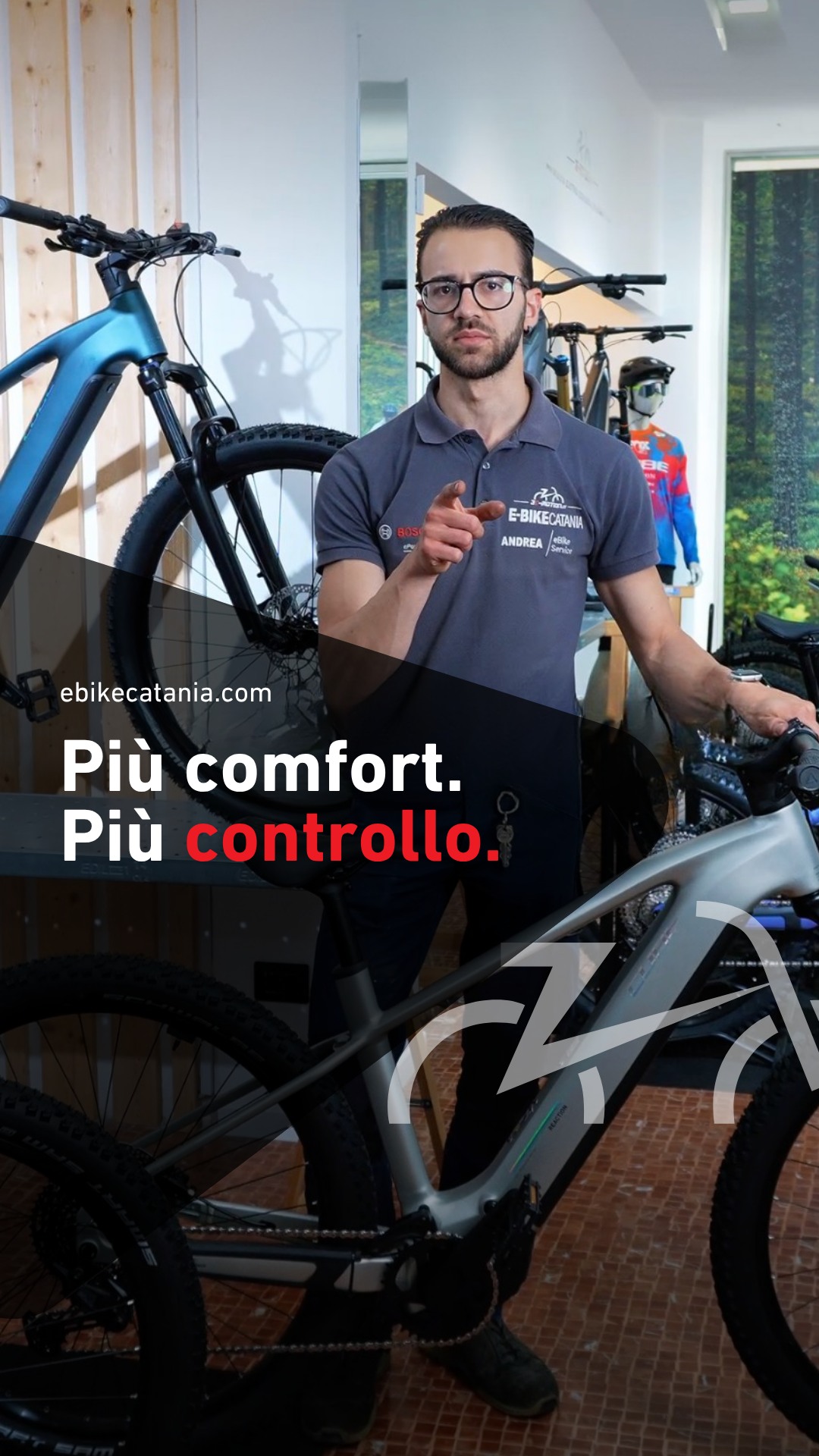 Vuoi affrontare i sentieri dell'Etna ma non sai quale E-Bike scegliere? 🤔
Oggi ti spieghiamo perché una Front potrebbe non essere la scelta giusta.
Se è vero che inizialmente ti fa risparmiare, sui percorsi sconnessi e sulle rocce fisse del nostro vulcano la mancanza dell'ammortizzatore posteriore si fa sentire:
❌ Zero assorbimento degli urti
❌ Vibrazioni scaricate direttamente sulla schiena
❌ Minore trazione e controllo
Il nostro consiglio? Affidati a una E-MTB Full Suspension per goderti l'avventura nel massimo del comfort e della sicurezza. 🌋🔥
Passa in store per trovare il modello perfetto per te!
📍 E-Bike Catania - Via Trieste 40, Catania (CT)
#Ebike #Catania #EtnaRiders #MTBItalia #FullSuspension #ConsigliMTB #SicilyRide #EBikeCatania #MTB