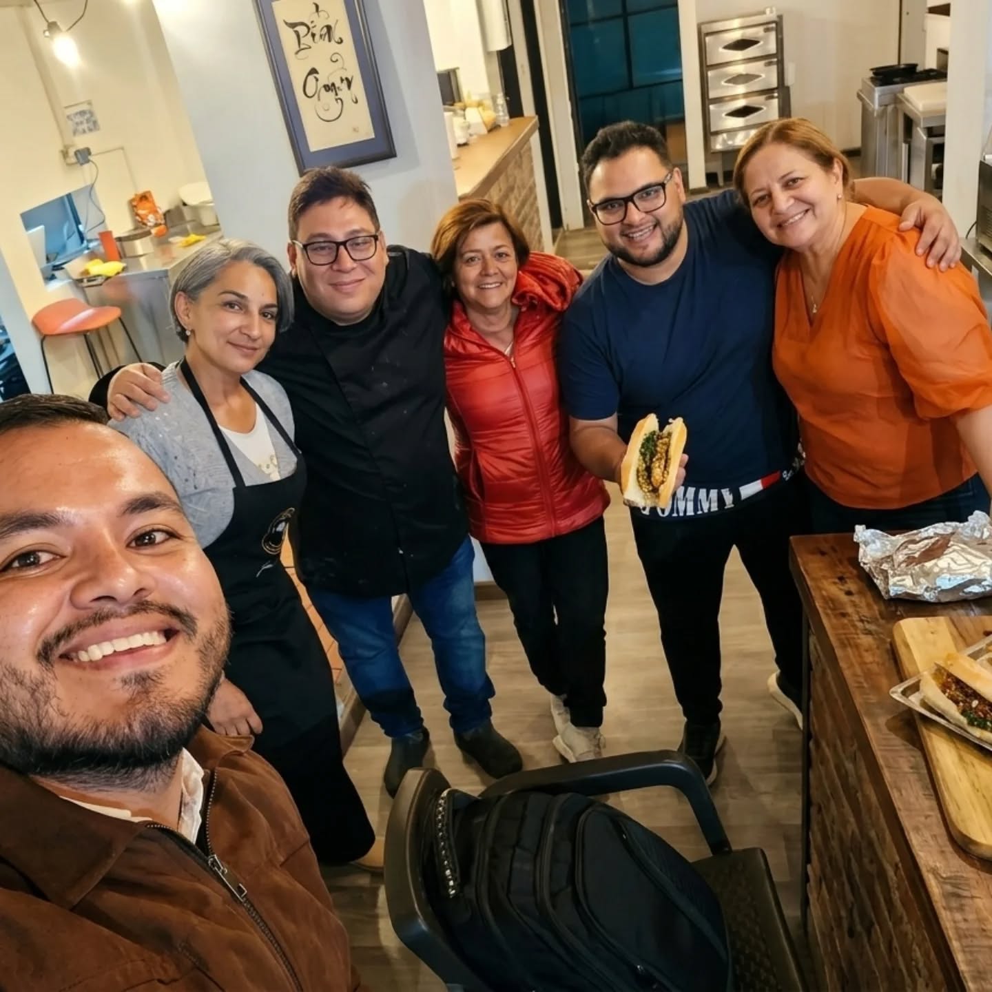 Su apoyo, compromiso y dedicación fueron fundamentales para sacar adelante este trabajo con calidad, esfuerzo y pasión. Gracias por ser parte de este proceso y por aportar su talento al equipo! 💪✨
Cada aporte, cada esfuerzo y cada detalle hicieron posible un excelente resultado. Nos sentimos orgullosos de contar con personas tan comprometidas y trabajadoras. ¡Muchas gracias por acompañarnos y ser parte de este logro! 🎉🍖
#ChorizosArtesanales #ChorizosColombianos #Asonalchefs #CocinaArtesanal #GastronomiaColombiana ChorizoCasero CocinaColombiana Artesanal FoodArt ColombianFood CocinaTradicional Chorizos ProduccionArtesanal BogotaFood CocinaDeColombia Gracias EquipoCulinario CocinaYPasión FoodieColombia ArtesanosDeLaCocina