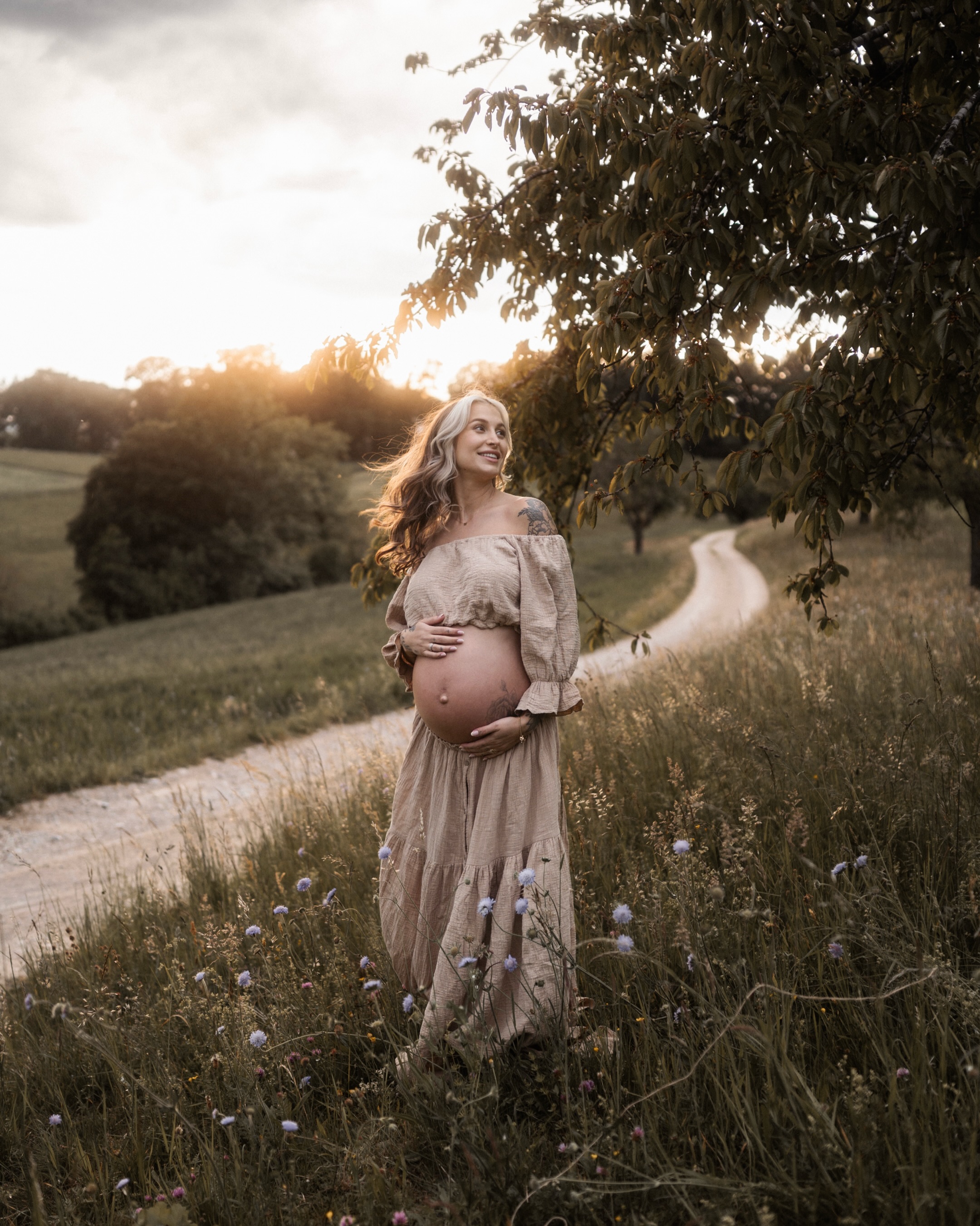 Schon ganz bald eins mehr😍 wishing you all the best liebe @thommen.tamara
Schwangerschaft
Schwangerschaftsbilder
Babybauchbilder
Maternityshoot
Pregnancy Photosession
Babybump