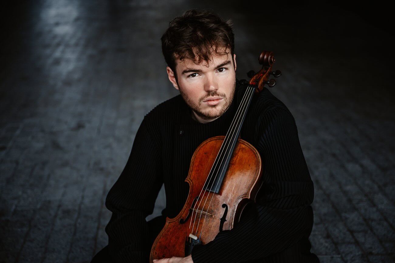 On Thursday 2 July, we will be joined by international viola star @timothyridout_viola for a programme of Italian music, showcasing Rossini’s The Barber of Seville, Respighi’s The Fountains of Rome, and Mendelssohn’s Italian Symphony. Where? At @stjudeonthehill as part of our debut at @promsatstjudes. Get your tickets now via the link in bio 👀🎵👏🏻🇮🇹