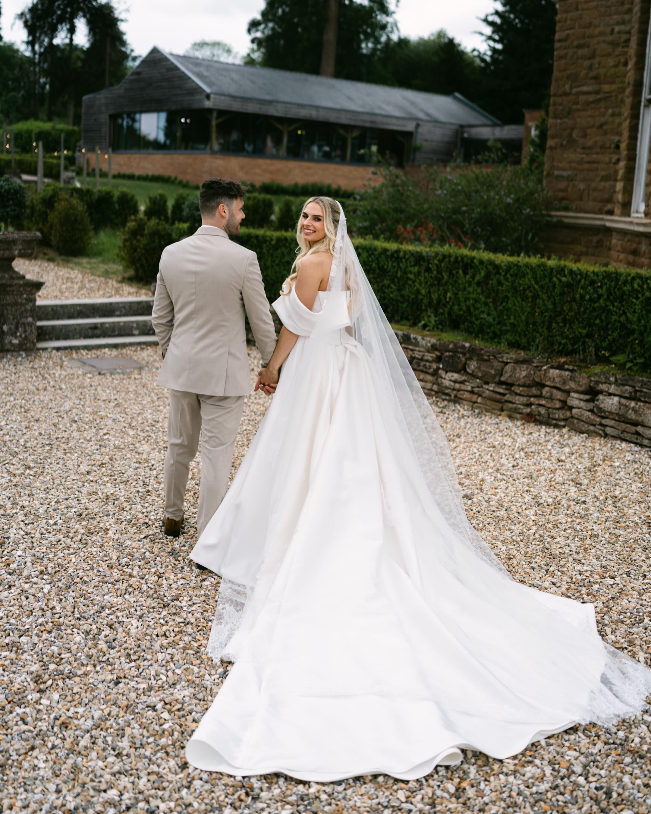 Congratulations to Beth and James! @bethcadger and @jamescadger. Such an awesome day.
Venue: @bredenburycourtbarns
Photo/video: @specularvisuals
Hair: @hairbylauraprice
Florist: @oharafloraldesign
Dress: @lauramaybridal
MUA: @anastassia.mua