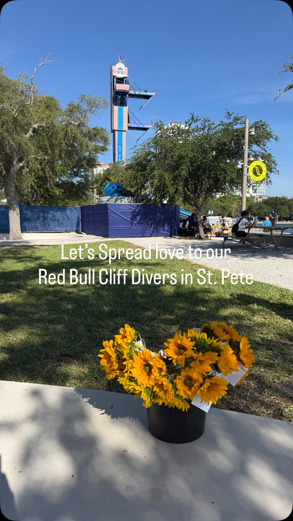 What a day! We went to drop off flowers and notes to spread a little love to the divers in our community becuase everyone needs a-little more kindness and ended up spending the whole afternoon with them!
All the divers we met were so sweet and such an inspiration and truly so kind to us. It was so cool to be so close and hear how much they loved getting a little surprise flower before their dives. As well as hearing some of them share their own stories with us! So greatful for this amazing life and @redbullcliffdiving. you truly never know who may need a little positive light and act of kindness. Spread a note or act of kindness and watch how it can ripple!
#bloomingful #flowers #randomsactsofkindness #rippleeffect #redbull