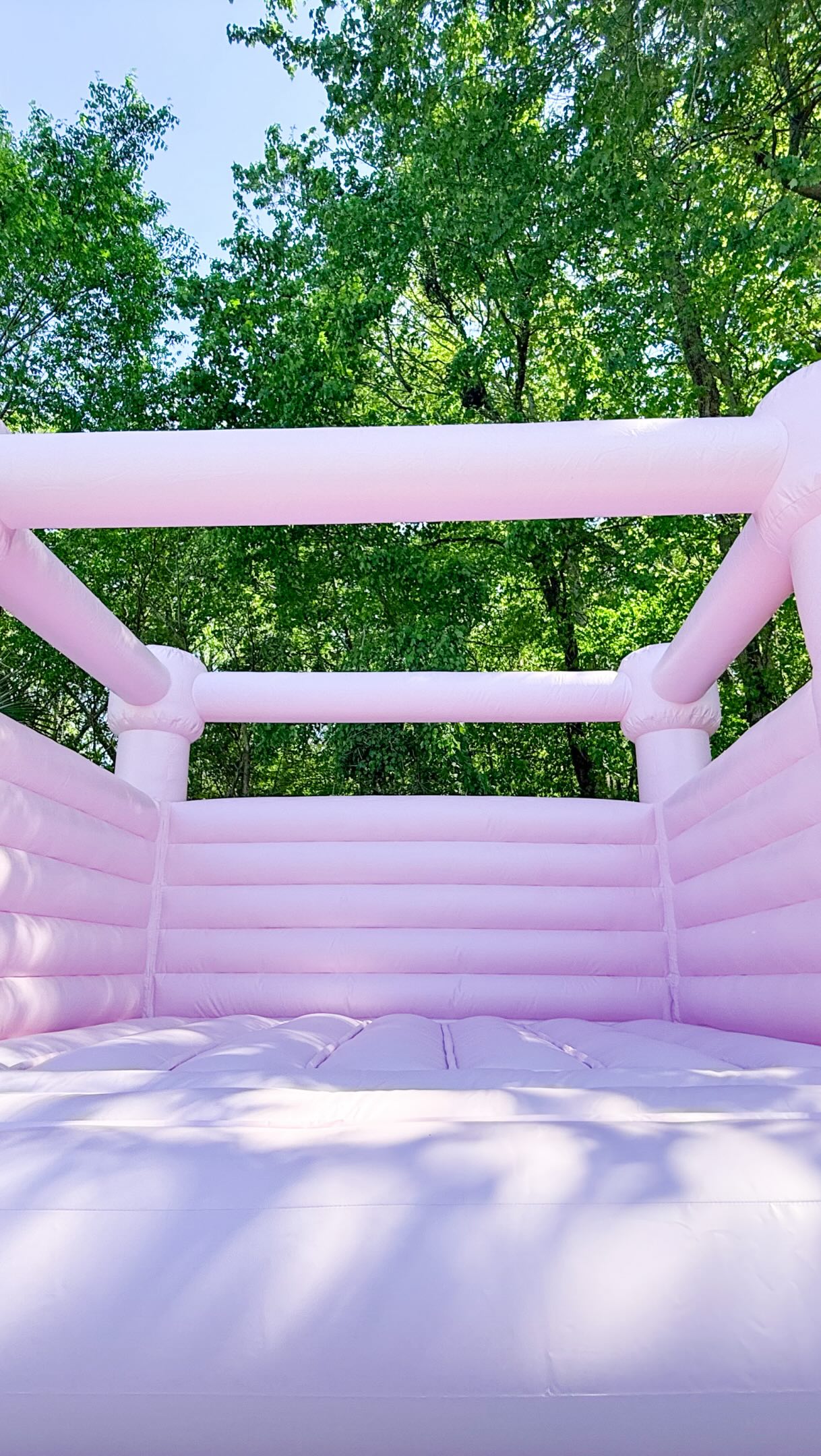 The perfect touch of pink to any party 💕Our beautiful pink bounce house brings the dreamiest vibe ✨
#BounceHouseFun #PinkPartyVibes #SoftPlayRentals #KidsPartyIdeas #PartyRentalVirginia
