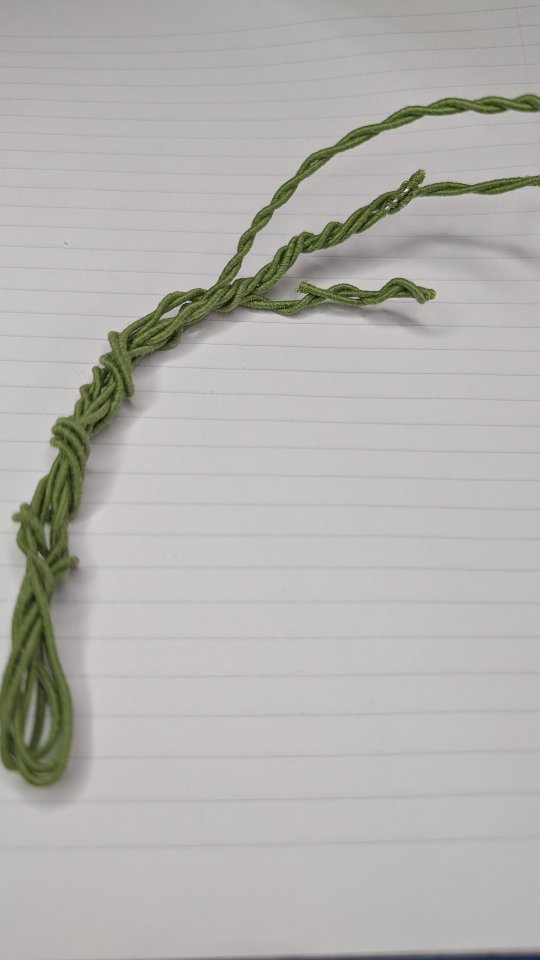 An easy way to make vines for a nature art project is to twist cloth stem wire with as many other wires as you'd like. Be creative and have fun! These are found in the fake flower sections at most retail locations. #crafts #dıy #vine #easycrafts