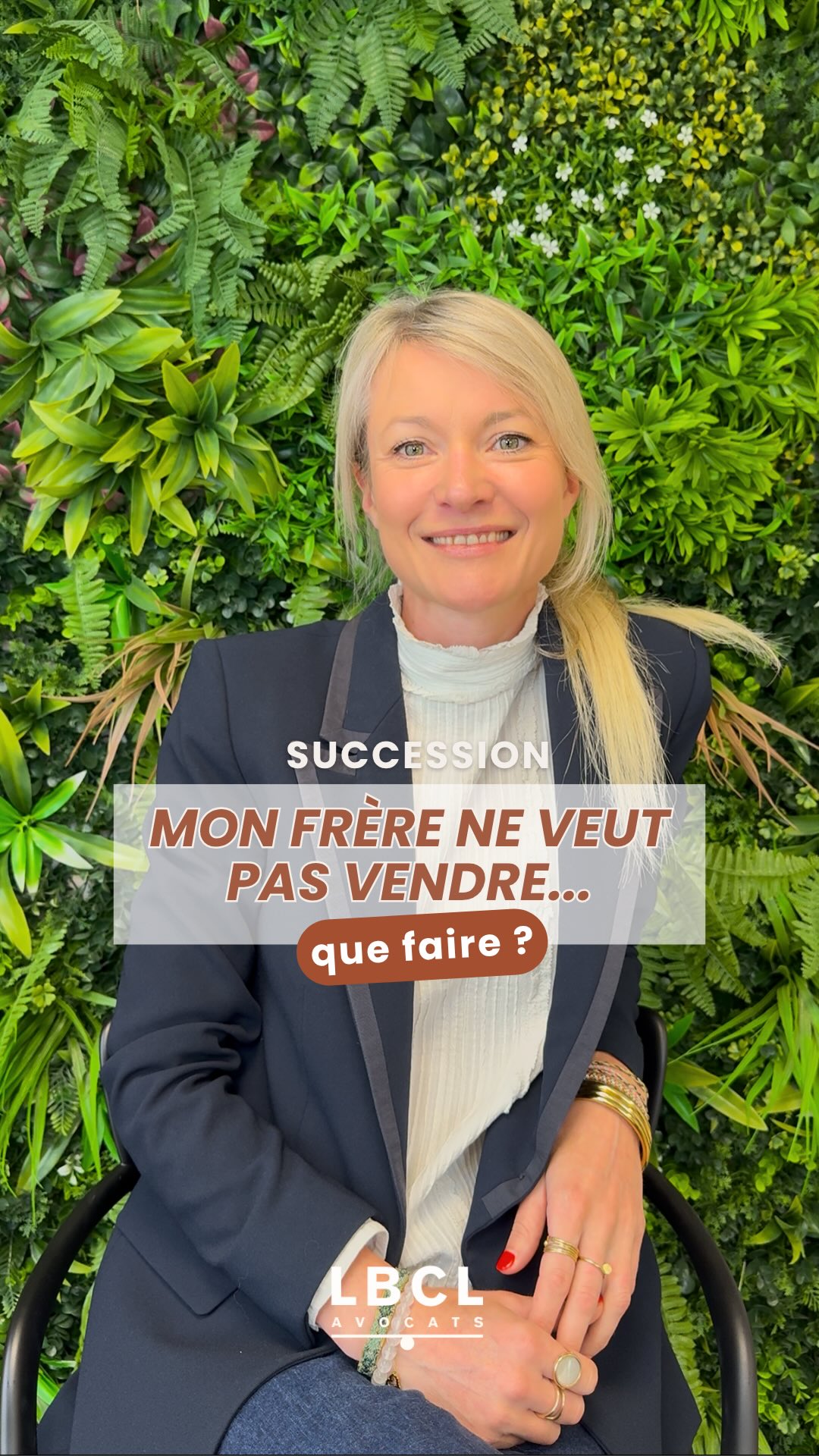 Après une succession, l'indivision ne se passe pas toujours comme prévu.
Lorsque plusieurs héritiers deviennent propriétaires d'un même bien, les désaccords peuvent rapidement apparaître : vente du bien, répartition des charges, occupation du logement...
« Mon frère ne paie rien et refuse de vendre, que puis-je faire ? »
C'est une question que nous entendons régulièrement au cabinet.
Ici, Maître Chancé-Houley vous explique les solutions qui peuvent être envisagées lorsque l'indivision devient source de blocage.
#indivision #succession #heritage #patrimoine #droitdelafamille #lbclavocats #avocat