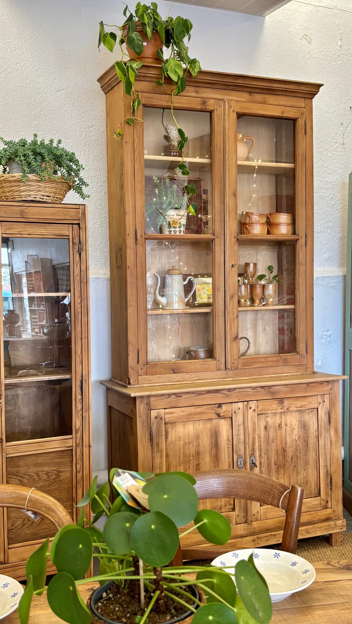 Vendue ❌Margaret est dispo 🤎
Longueur: 115cm
Profondeur : 48cm
Hauteur: 236cm
🏷️1090€
📦 Retrait au showroom « Chez Louisette » gratuit au 326 AVENUE DE PARIS 79000 Niort sur les horaires d’ouvertures (lundi et vendredi de 12h00 à 18h30 et le samedi de 10h00 à 18h30). Merci de nous indiquer la date et l’heure du retrait et de vous organiser concernant la manutention.
🚚Livraison possible dans les 60km avec supplément.