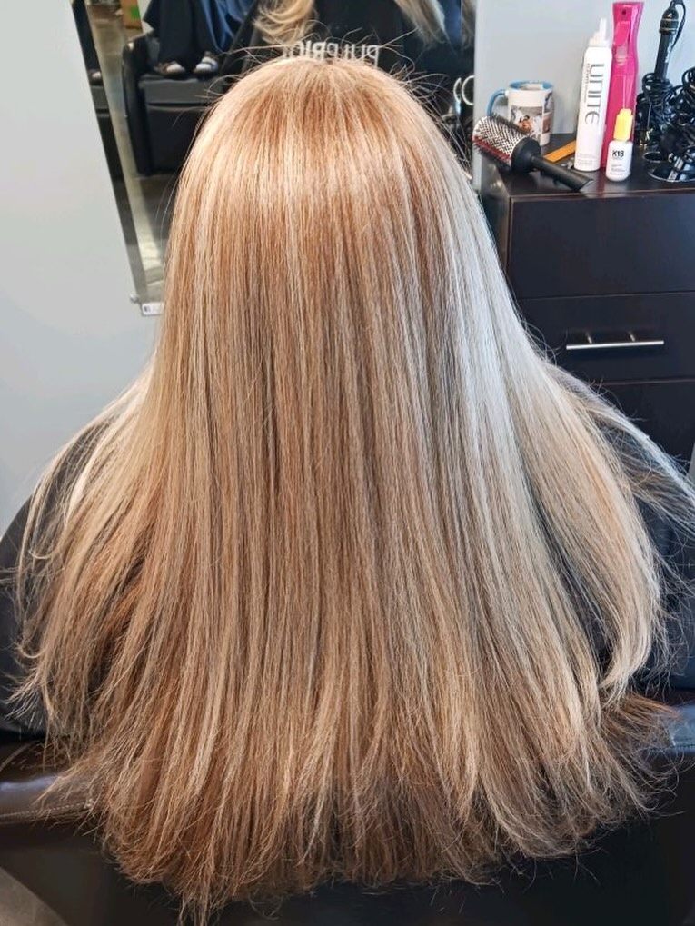 🚨 MAKEOVER ALERT 🚨 by Melanie
New hair. New confidence. Same beautiful soul. ✨🤍