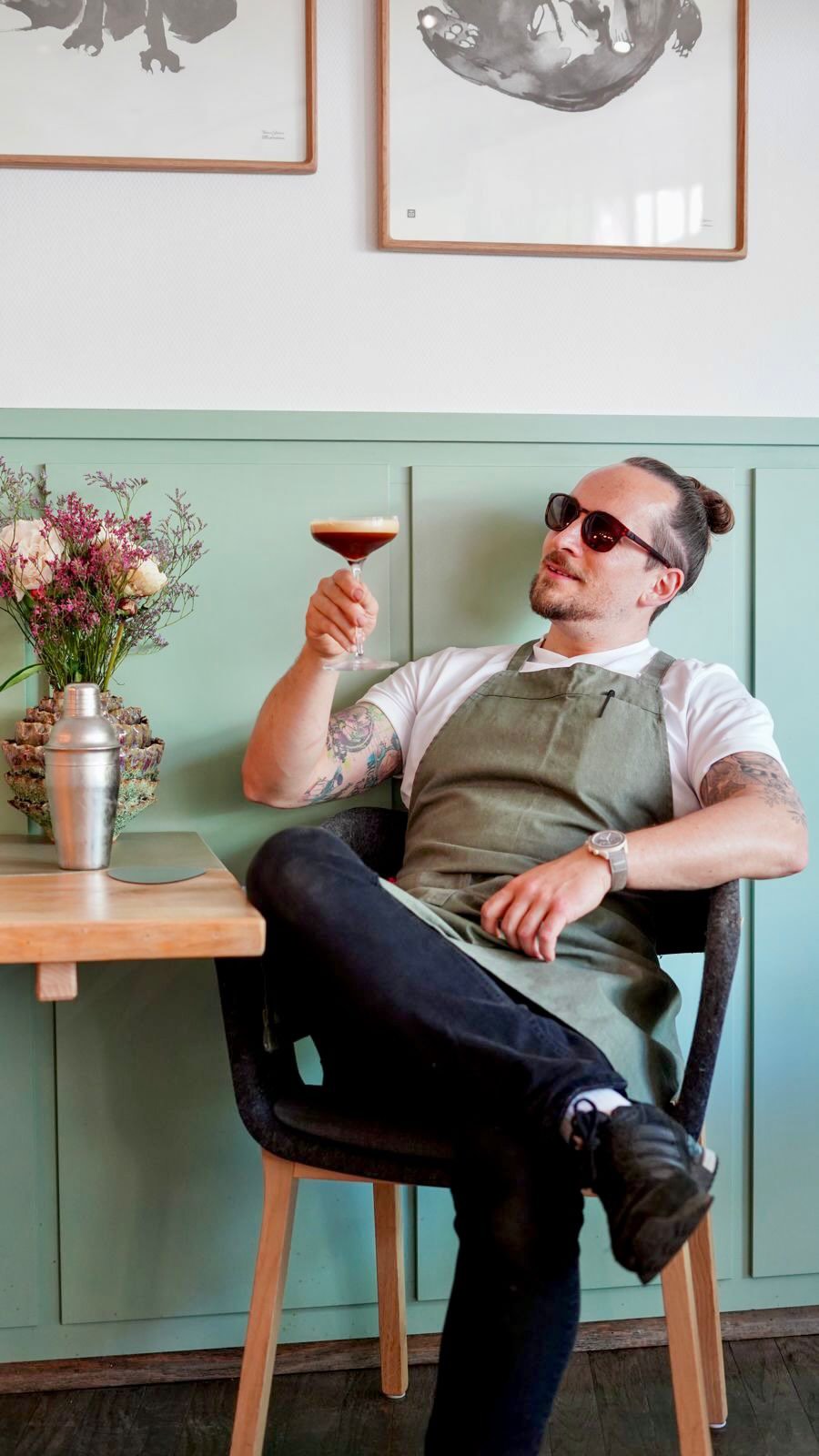 Frei nach @billkaulitz : „I tried Matcha, I’m back.“ 🍾🥂
hat auch @chefscheffler es mit Healthy Living versucht und sich erwartungsgemäß unvernünftig für Spaß im Glas entschieden.
Matching Energies anscheinend …
Seid ihr eher Team Matcha oder Team Espresso Martini? 👇🏼
@baumscheff @missbaumchefin @chefscheffler @rausgegangenkoeln @mitvergnuegenkoeln
#tokiohotel #changes #espressomartini #bestbreakfast #billkaulitz