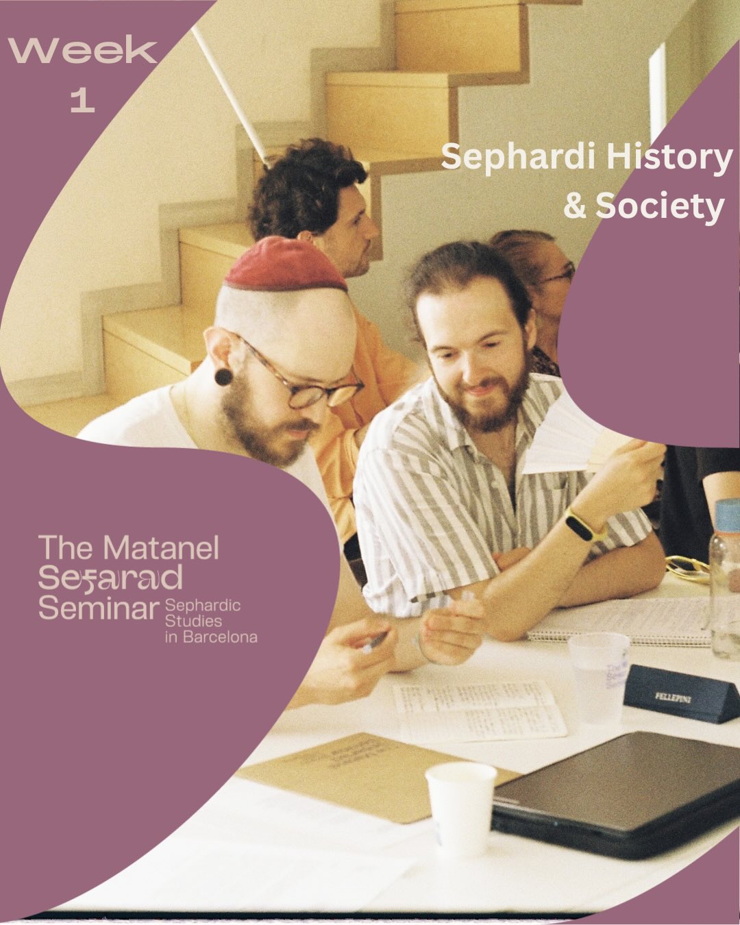 WEEK 1 RECAP | Medieval Sefarad
What a start to the Matanel Sefarad Seminar we had!
Throughout our first week, participants explored the fascinating world of Medieval Sepharad through lectures on Sephardic history, thought, and intellectual traditions, while engaging with key figures, texts, and historical debates that shaped Jewish life in the Iberian Peninsula.
Beyond the classroom, we walked through Barcelona’s Jewish heritage sites, reflected on the city’s rich Sephardic past, enjoyed Sandra’s Laub play, student presentations, cuisine workshops and shared a beautiful Shabbat dinner. 🕯️🕯️
Thank you to our professors, speakers, and students for making Week 1 such an inspiring beginning. We look forward to continuing this journey in the weeks ahead.
———————————————
RESUM DE LA PRIMERA SETMANA | La Sefarad Medieval
Quin inici tan prometedor del Seminari Matanel Sefarad hem tingut!
Al llarg de la nostra primera setmana, els participants han explorat el fascinant món de la Sefarad medieval mitjançant conferències sobre la història, el pensament i les tradicions intel·lectuals sefardites, aprofundint en figures clau, textos i debats històrics que han marcat la vida jueva a la Península Ibèrica.
Més enllà de l’aula, hem recorregut espais del patrimoni jueu dels carrers de Barcelona, hem reflectionat sobre aquest patrimoni de la ciutat en clau crítica, hem gaudit de l’obra de Sandra Laub, de les presentacions dels estudiants, de tallers de cuina i per últim, vàrem compartir un preciós sopar de xabat. 🕯️🕯️
Gràcies als nostres professors, ponents i estudiants per haver fet de la Setmana 1 un inici tan inspirador. Esperem amb il·lusió continuar aquest viatge durant les properes setmanes.