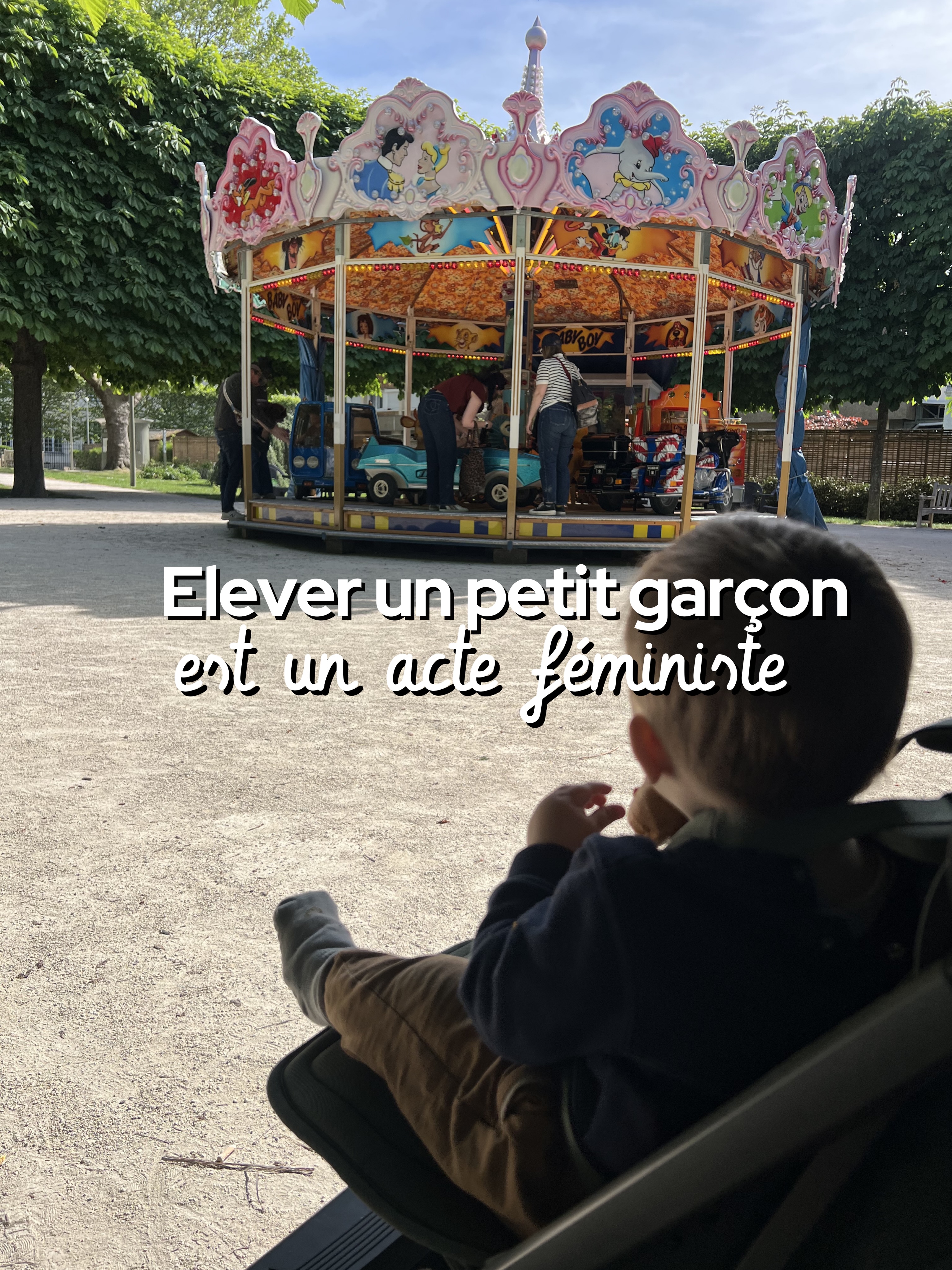 Il ne faut pas apprendre aux filles à se protéger…
…mais élever des garçons qui respecteront la liberté, le corps, les émotions et les choix des autres.
Je ne ferai pas tout parfaitement, c’est sûr. Je me tromperai sûrement parfois (souvent). Mais depuis que je suis devenue maman d’un petit garçon, je mesure encore davantage l’importance de l’éducation que nous transmettons à nos fils.
Parce que l’égalité ne se joue pas seulement dans les lois ou les discours.
Elle se construit aussi dans les petites phrases du quotidien, dans les modèles que l’on montre, dans les émotions que l’on accueille, dans le respect que l’on enseigne.
J’aimerais beaucoup vous lire parents de garçons, quelles sont les valeurs que vous essayez de transmettre à vos fils pour construire une société plus égalitaire, plus respectueuse et plus sûre pour toutes et tous ? 💬