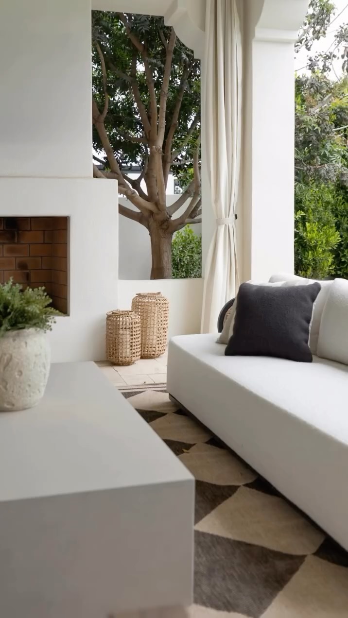 KKI knows how to make modern feel inviting…
The kind of backyard that looks elevated but still feels like the place everyone naturally gathers all summer long. Every detail was designed to feel warm, effortless, and lived in.
Modern design with personality? That’s the sweet spot here!
-
#ModernBackyard #OutdoorLiving #LuxuryHomes #SummerVibes