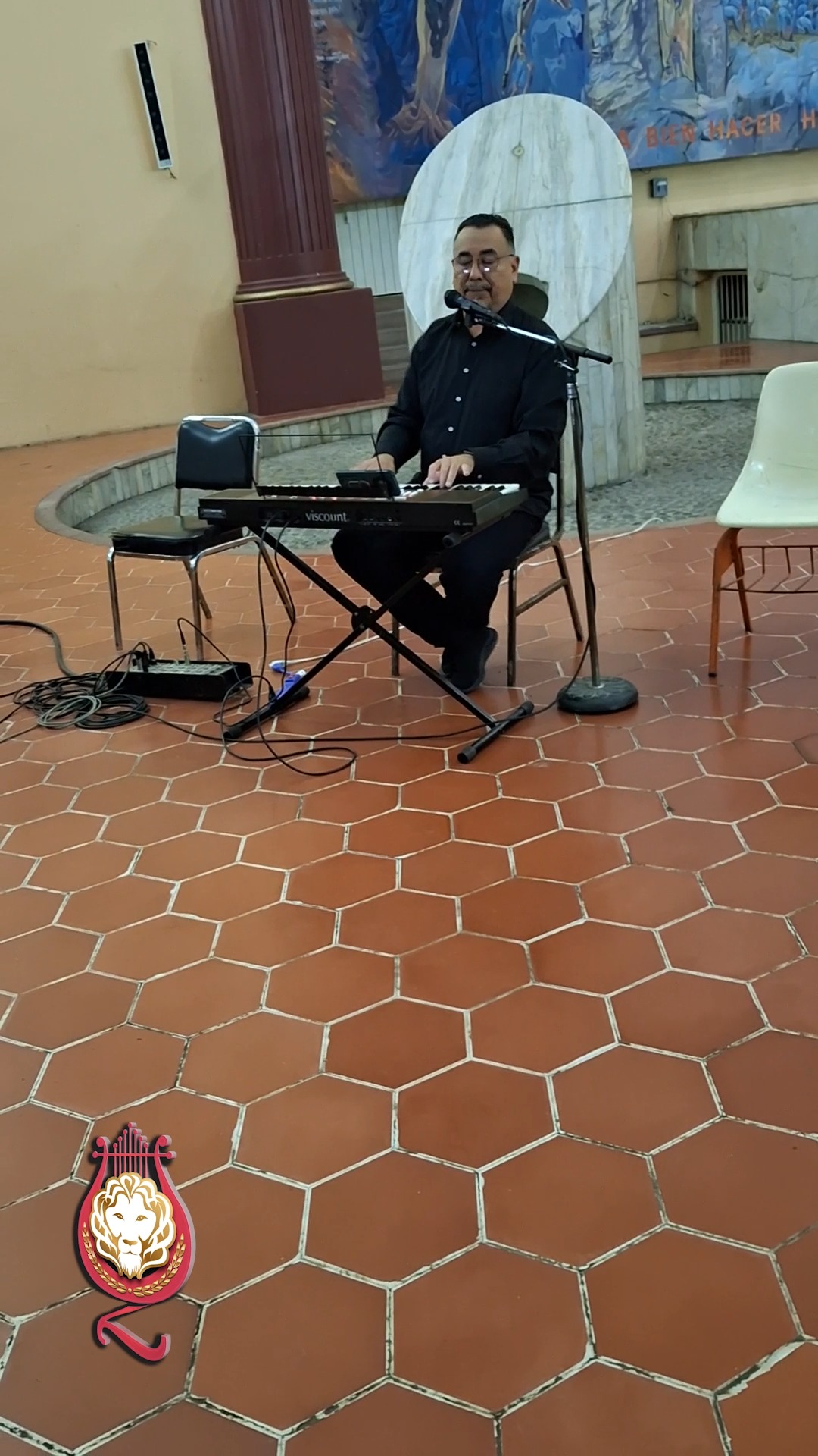 El Sanctus de la misa Primera Pontifical de Perosi. Personalmente una de mis misas predilectas del autor. En esta ocasión cantamos para un aniversario luctuoso en la Parroquia de San Bernardo.
Nos pareció que esta misa le dio un toque solemne a la ceremonia ese día.
¡Muchas gracias a nuestros clientes por confiarnos cada año esta ceremonia!