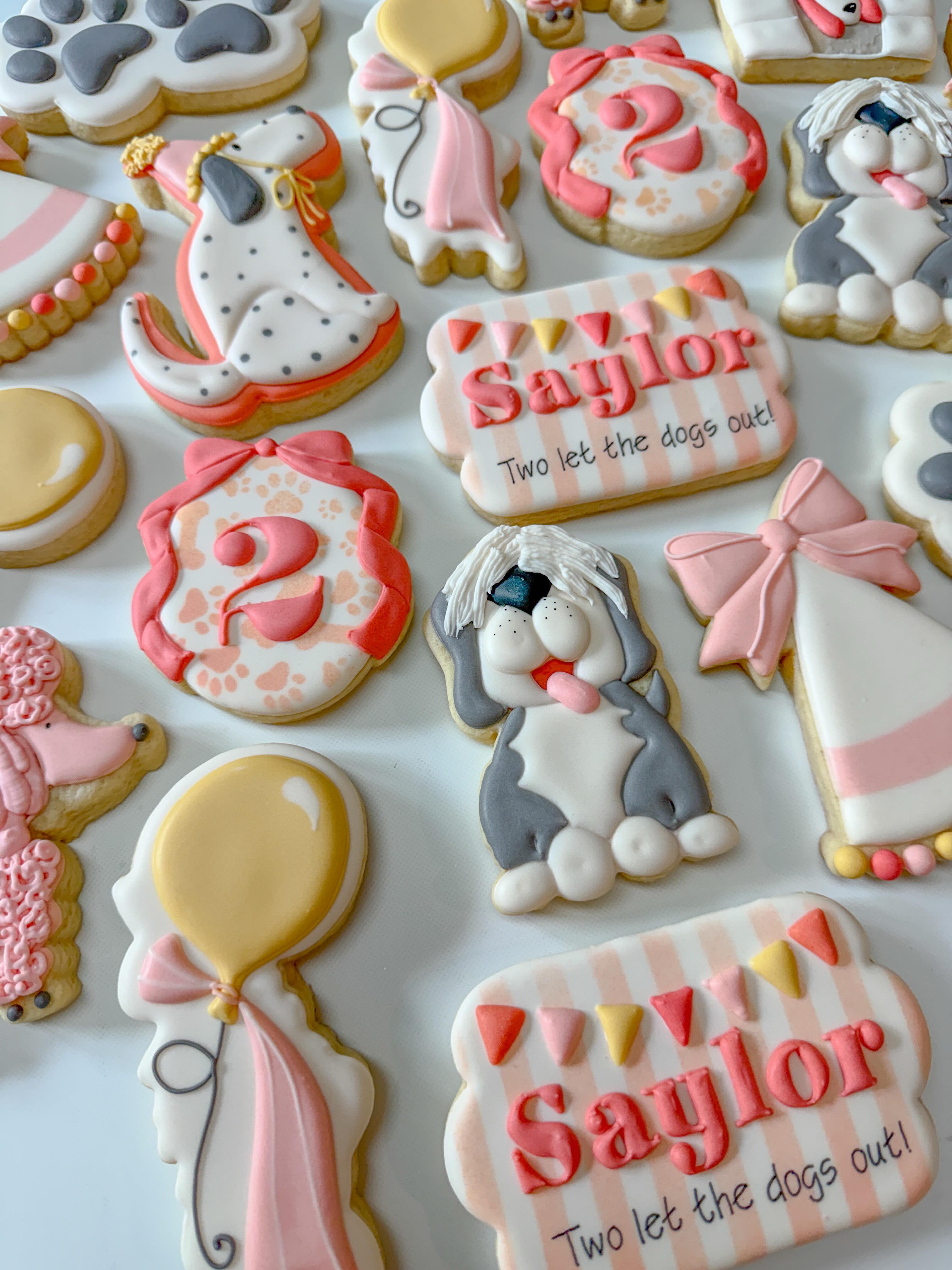 Saylor loves dogs, so it was “Two Let the Dog Out!” to celebrate her birthday 🎈Ribbons and bows, party hats and balloons, and the reappearance of my favorite English Sheep Dog cookie, too 🐾 (Note: I’m still looking for the original creator of that design. Is it you?)
#decoratedsugarcookies #customcookies #nebraskacookier #dogcookies #birthdaycookies