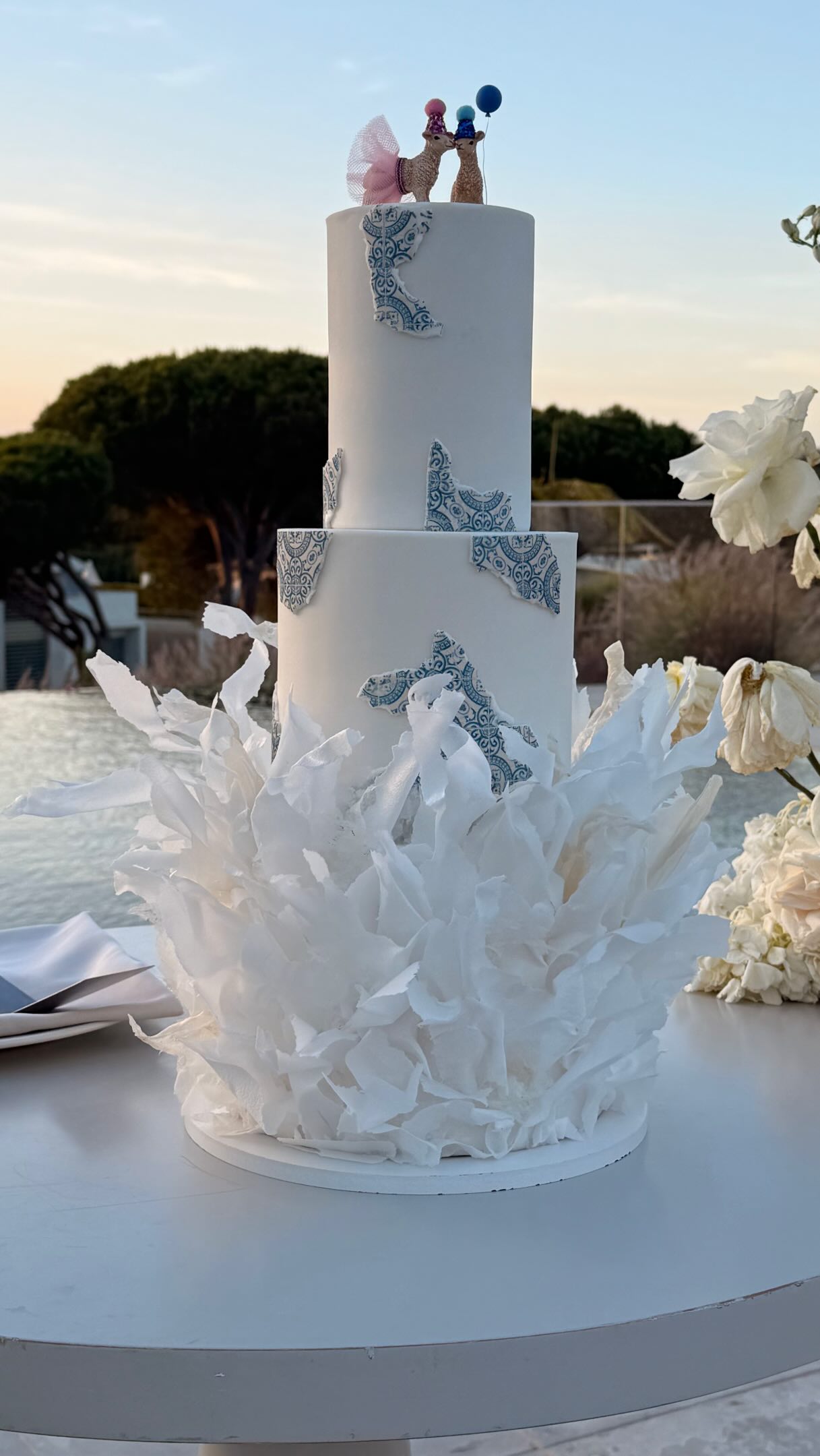 For Isobel & Ross 💞
This design came from a conversation at a tasting.
The bride loved the textured ruffles. The groom loved the Portuguese tiles.
So I combined the two to create a design that felt elegant, personal and completely their own… 💙✨🤍