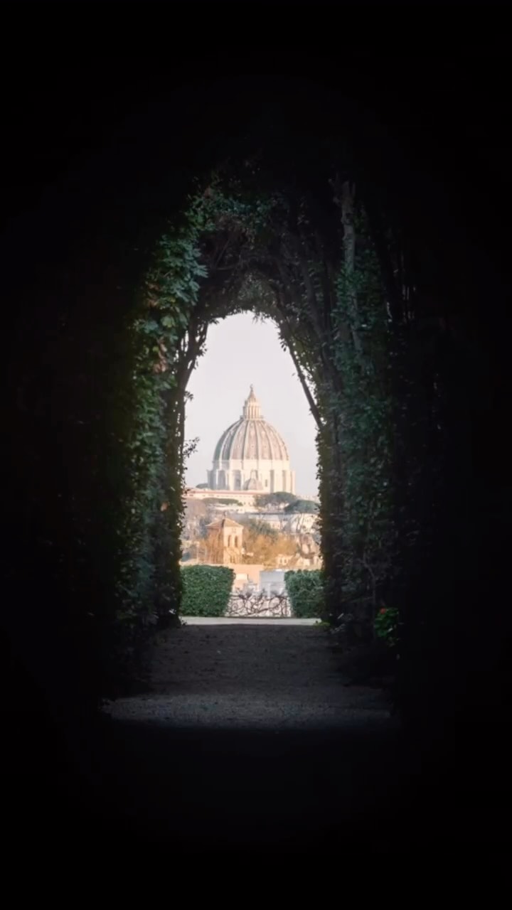 Auf der Suche nach geheimen Orten in Rom😍🤫🗝️
Diesen Ort findet ihr hier: 📍Piazza dei Cavalieri di Malta, 4 in Rom.
.
.
#travelphotography #reiseblog #reisefotografie #rom #roma