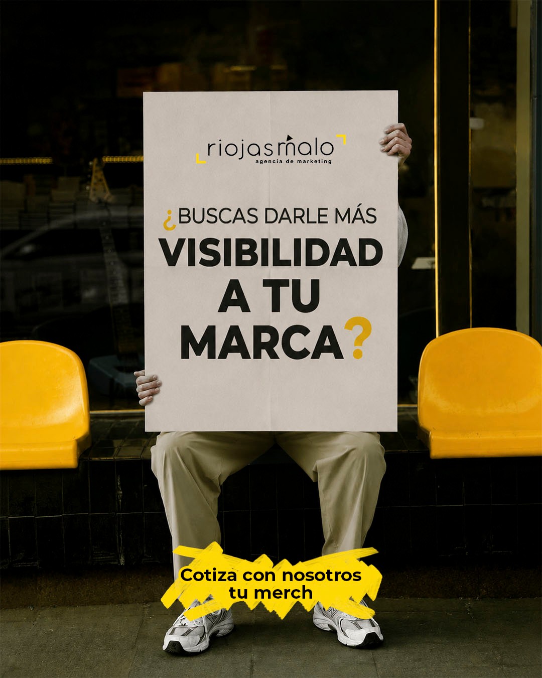 La merch no es sólo un producto con tu logo, es una forma de hacer que tu marca viva fuera de las redes sociales.
Una buena playera, una gorra, un termo o cualquier artículo bien pensado puede convertir a tus clientes en parte de tu comunidad y hacer que tu marca permanezca presente todos los días.
En riojasmalo podemos ayudarte a convertir tus ideas en merch creativa, auténtica y alineada con la esencia de tu marca.
Desde el concepto hasta el diseño, hacemos realidad productos que conecten con tu audiencia y hagan que tu marca destaque.
📱Contáctanos y creemos algo que la gente quiera usar de verdad.