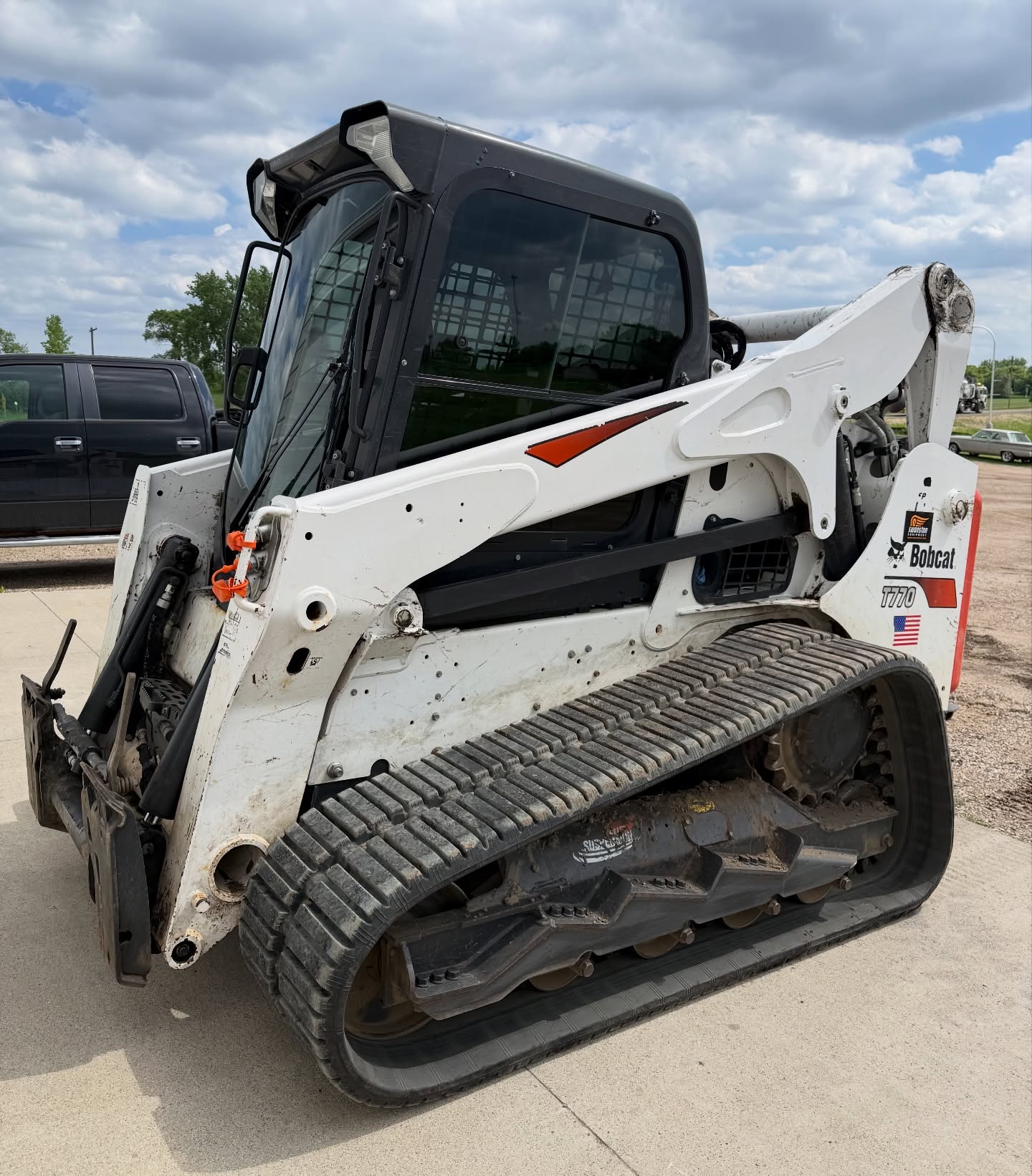 Bobcat T770 came in for full ceramic tint installed on all windows to protect the operator & help control the temps inside the cab ๐ซโ๏ธ
CALL โ๏ธ: 218-731-4653 to book an appointment.
LAKES ELITE DETAIL ๐
1110 N Broadway Pelican Rapids, MN