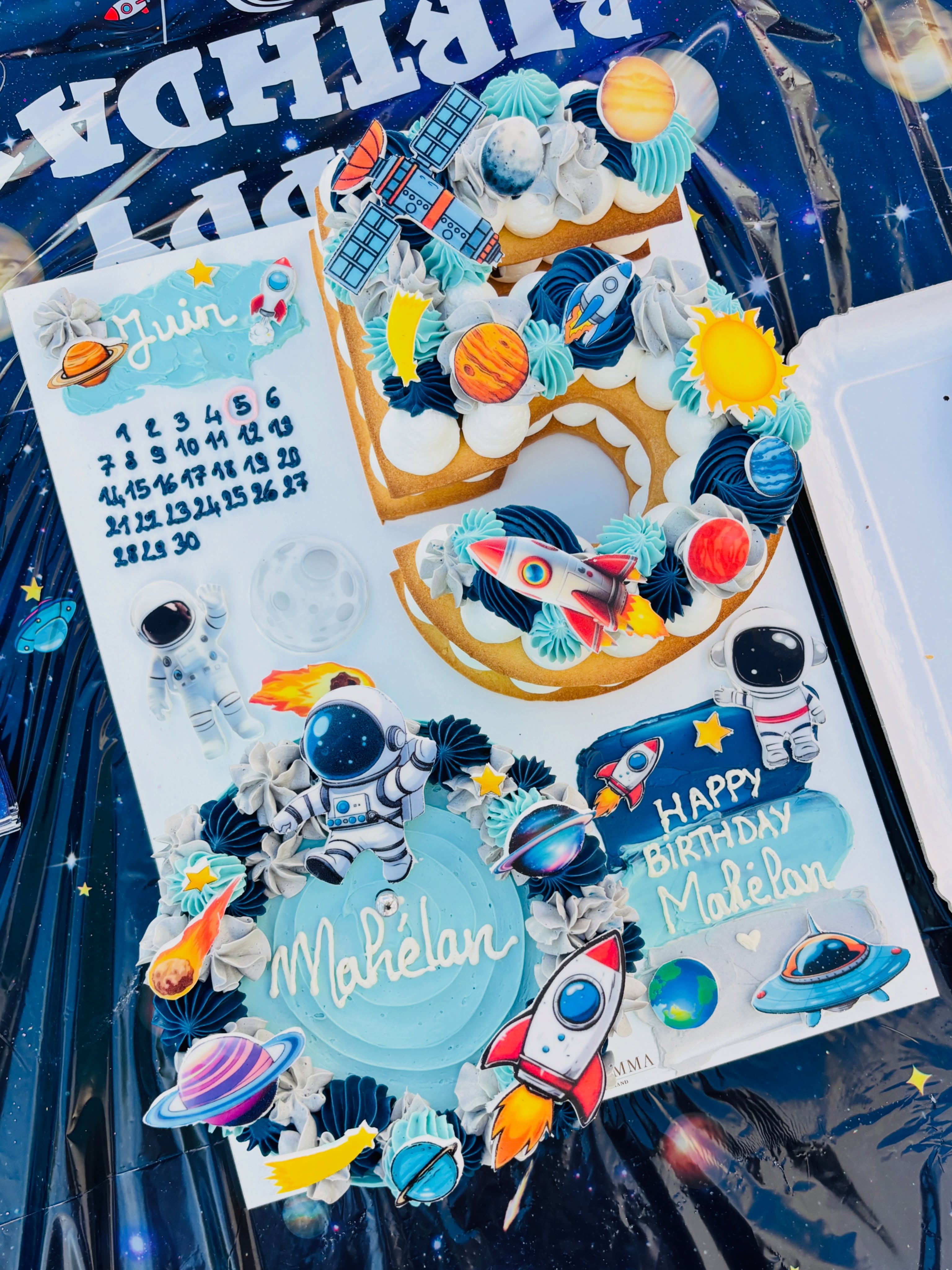 Aviez vous devinez le thème du gâteau de mon fils?
Passion astronaute / espace 🚀🌍🪐
Je n’ai pas fait de gros gâteau cette année et je trouvais sympa de changer de format
Vous en pensez quoi?
#astronaute #espace #birthdaycake #gateauanniversaire #spacecake