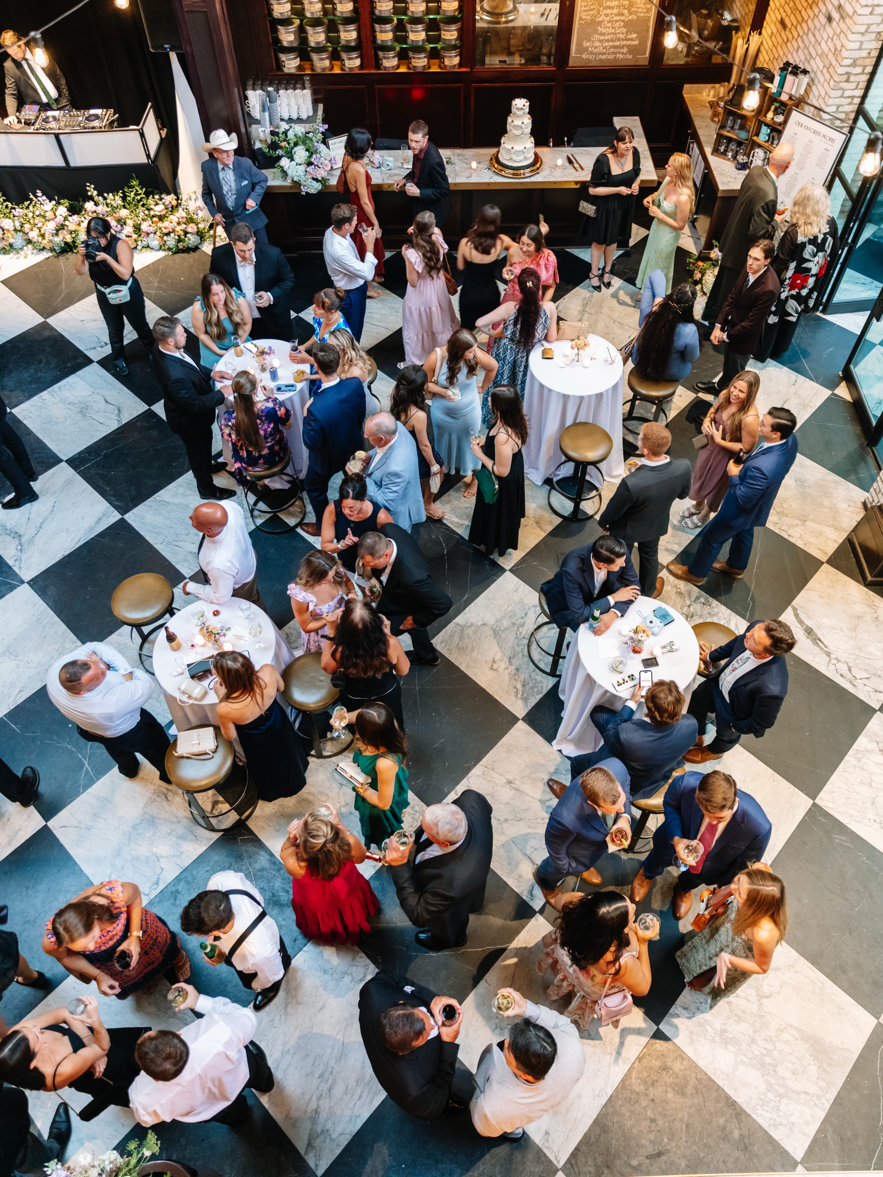 A glimpse into cocktail hour 📸 🍸 🐝
——
#oeweddings #oewedding #oxfordexchange #oxfordexchangewedding #oxfordexchangetampa