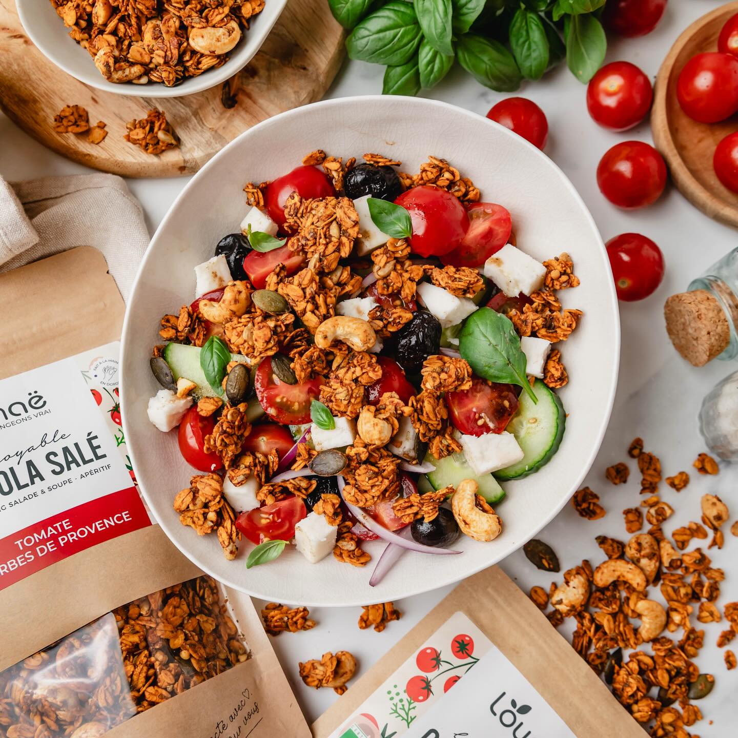 Un cadeau pour vous 🎁
Avec l’arrivée des beaux jours, on avait envie de vous faire découvrir une recette qu’on adore : notre granola salé bio à la tomate.
Alors ce mois-ci, on l’offre dans les 30 prochaines commandes dès 49 € d’achat.
Pour en profiter, il suffit de renseigner le code TOMATE au moment de valider votre panier ❤️
C’est notre petite façon de vous dire merci, et de vous faire goûter une version différente du granola : croustillante, ensoleillée, parfaite sur une salade, une soupe ou à l’apéro.
Qui va en profiter ? 🥰