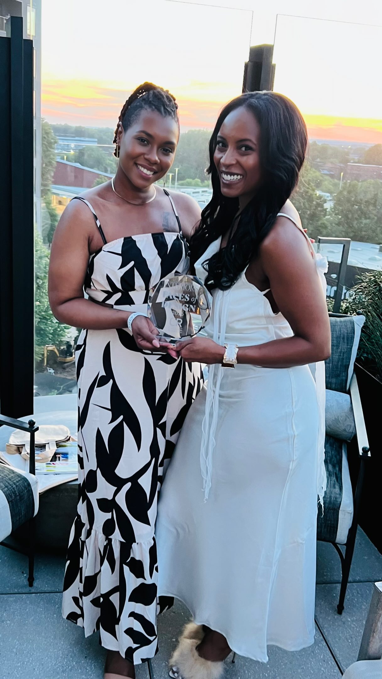 Honored to be amongst top talent! Thank you @mlinteriors_southeast and sponsors for the lovely St. Barths style evening ✨💖.
@mattressluxsocial
@kingdomwoodworks
@constructionresources
@myerscarpetofatlanta
@luca.fine.art