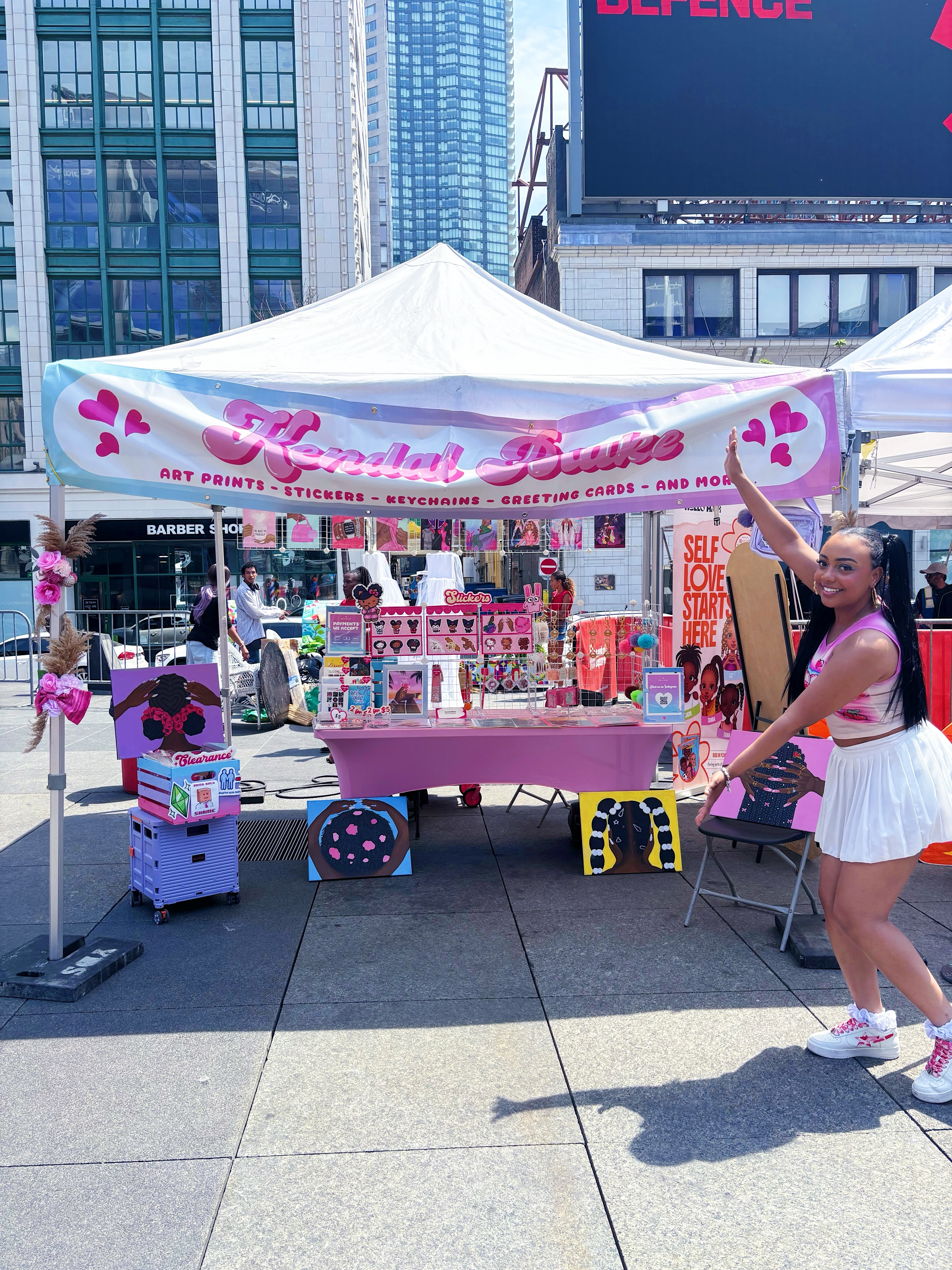 You know everything a lil āØPinkaaa⨠over here š
Did you miss me at the @melaninxmarket yesterday? Thatās okay thatās why I have an online store⦠š
Or better yet come out to the next market and look for PINK š
(My sign kept falling but you know what⦠still cute š)