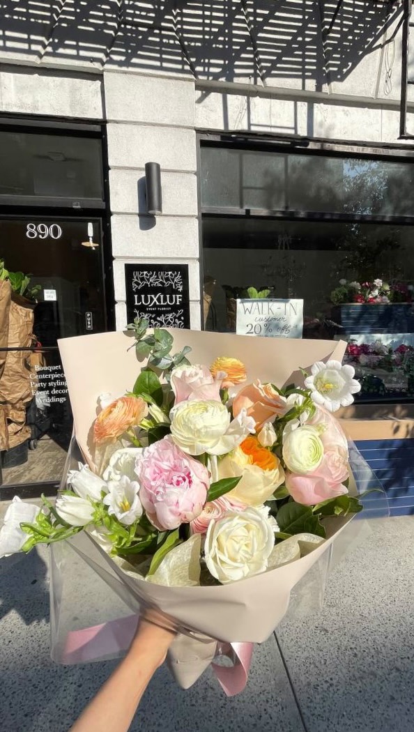 still waiting for my flowers tbh
#flowers #nycflorist #nycevents #florist #nyc