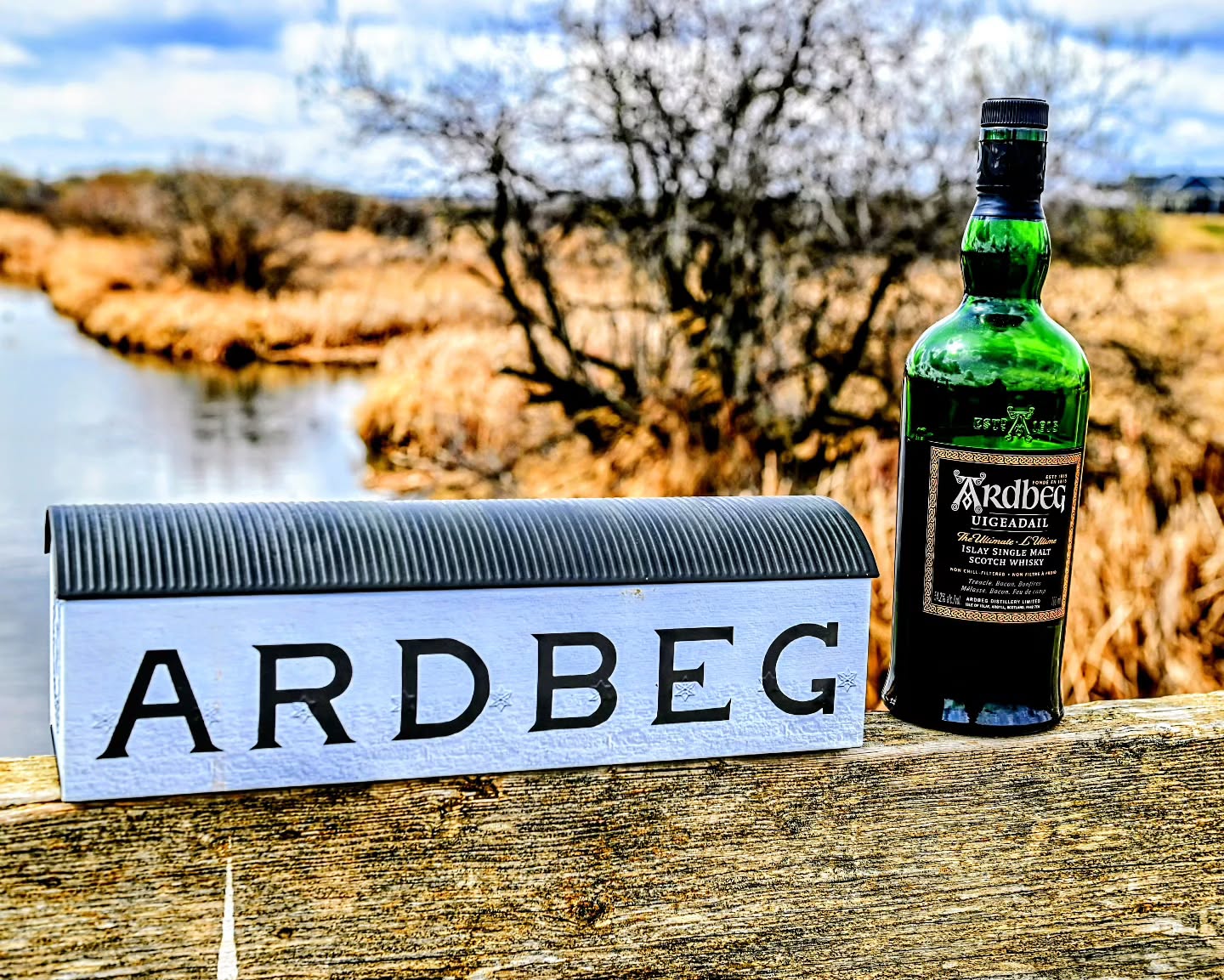 Feis Ile is over for another year and as always I'm jealous of those that made the pilgrimage to whisky island.
I do love seeing all the photos and videos and the great times people had.
One thing I will never get tired of seeing are the painted warehouses on Islay.
I have my very own mini version of the @ardbeg one that sits proudly in my den at home. I keep some VERY valuable priceless items in it for safe keeping.
Also here is a bottle of Uigeadail. Why? Because I still haven't found a limited/committee/feis release that can replace it as my go to....let the rage flow through you....
.
.
.
.
.
#whisky #islay #ardbeg #festival #rage