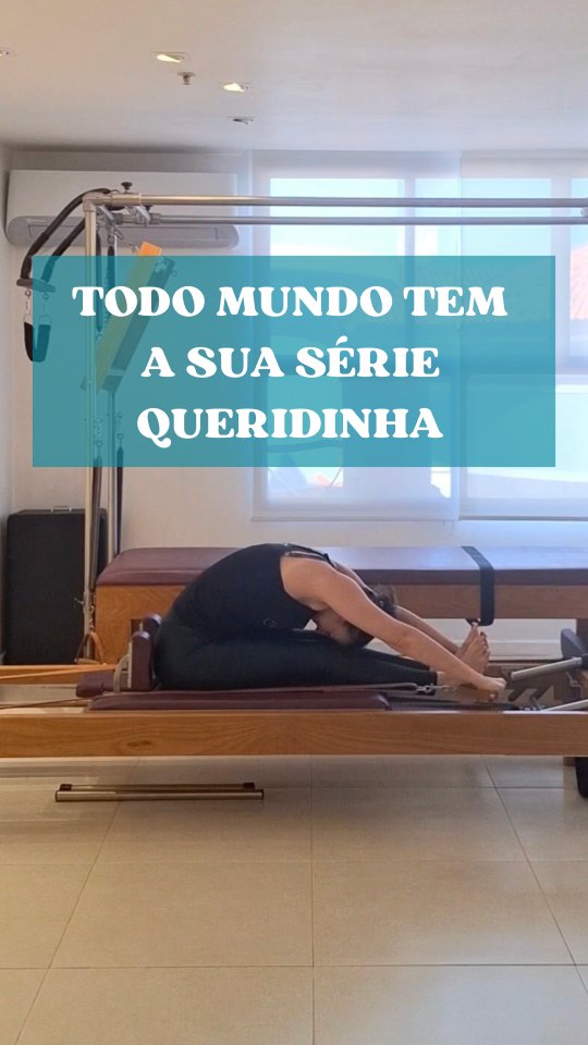 Ninguém tira o meu bom humor durante a série de Rowing. Pode vir que eu quero é mais!!!!
E você? A série queridinha é a que te desafia ou a que te dá prazer?
E esse Reformer @equipilates_oficial , hein! Maravilhoso. Cupom de desconto para compras na Equipilates #moniqueayala