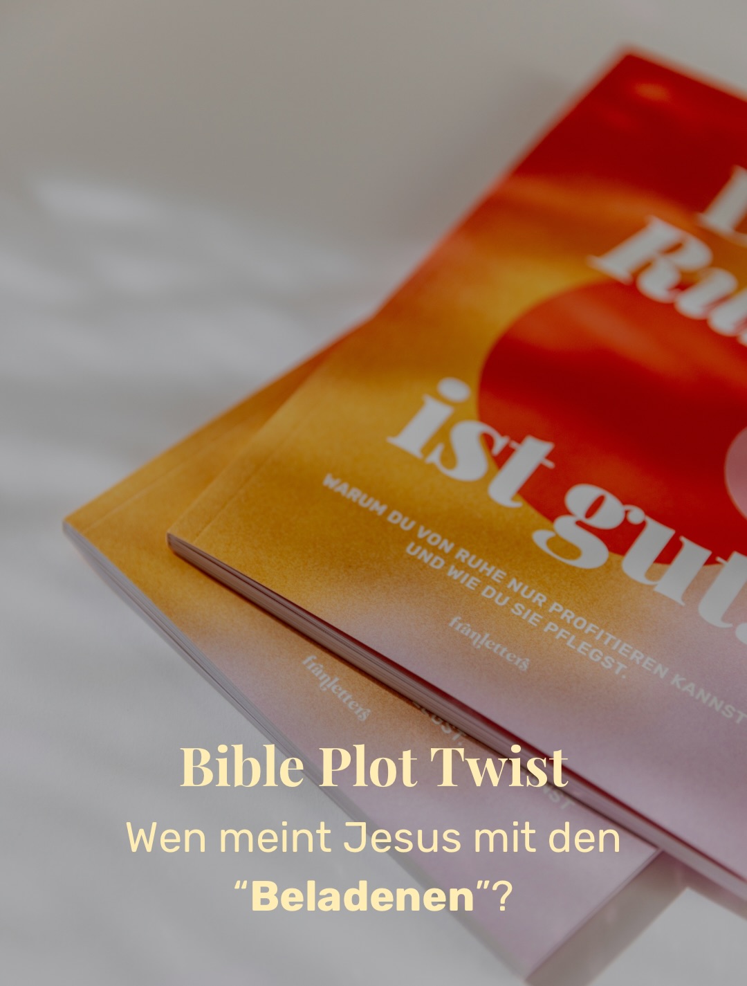 {Bible Plot Twist) Wie oft geht es in Predigten um irgendwelche Regeln und darum, was du als „guter Christenmensch“ vermeintlich alles machen musst und auf keinen Fall tun darfst?
Ich glaube, genau davor warnt Jesus hier.
Es geht eben nicht um religiöse Regeln. Es geht nicht darum, wie oft du Bibel liest oder wie viele Bibelverse du auswendig kennst. Es geht nicht um deine s3xuelle Orientierung oder deinen Familienstand.
Erst recht geht es nicht um Abgrenzung und Ausgrenzung.
Jesus zeigt immer wieder: Im Glauben geht es um Vielfalt, Freiheit und Liebe. Deshalb warnt er in diesem Zusammenhang vor den Schriftgelehrten.
Und: oftmals sind es die Prediger selbst, die einen ganz anderen Lebensstil führen als den, den sie von der Bühne aus vorgeben zu pflegen 🤫
✨ Welche religiösen Regeln fallen dir ein?
Entdecke mehr zu Bibelversen der Ruhe in unserem Bible Study Workbook „Die Ruhe ist gut“ auf www.franletters.com
Deine Franzi