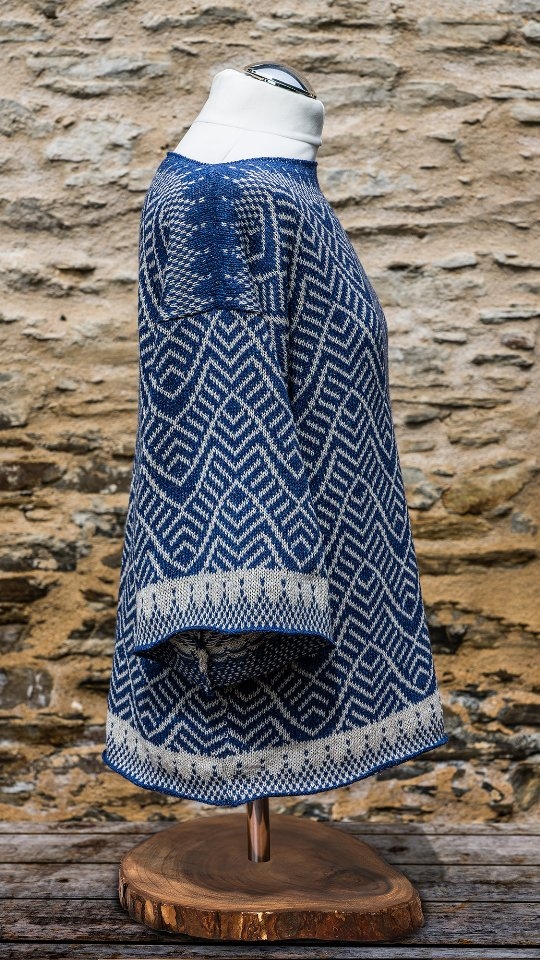 It's always in the details — the difference between shoddy mass-produced knitwear and the carefully crafted, handmade pieces that fill you with joy every time you wear them. The kind of item that stays in your wardrobe for years to come, not thrown into landfill because it lost its shape or wore out too quickly.
#shophandmadeuk #knitwearlove #lovewhatyouwear