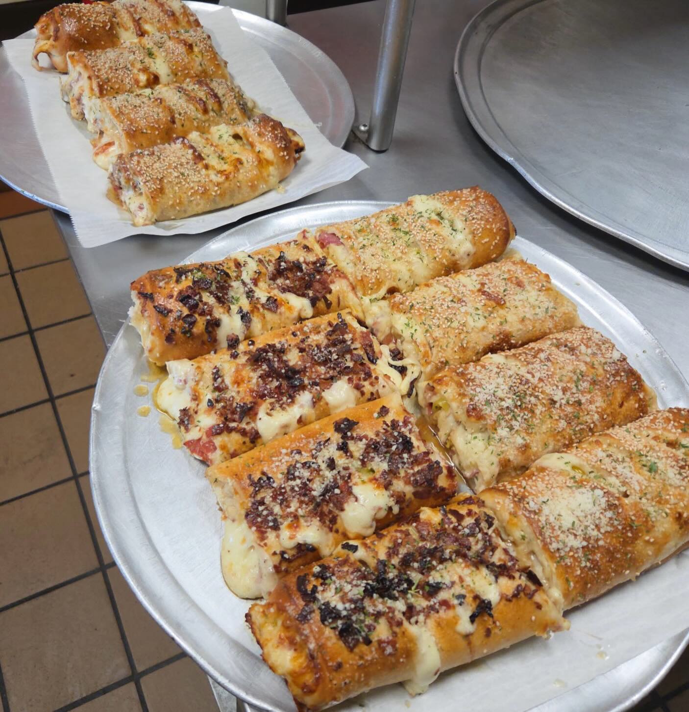 🍕Tuesday’s Lunch Strombolis🍕
Bacon Cheeseburger
Italian Combo
Pepperoni and Bacon