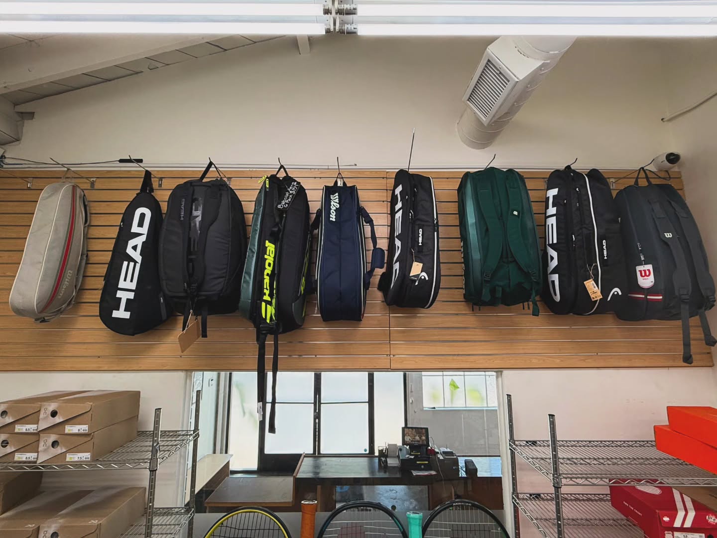 did you know most tennis bags have thermal lined compartments to protect your strings from heat damage?
racket bags also keep your frames separated so they don't knock against each other and crack. it's not just about carrying your gear. it's about protecting your investment.
backpack or racket bag? drop it below 👇🎾