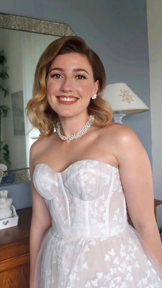 THE BEAUTY OF @ralluca.martin 🤍
Without Trial ✔️
A Romanian beauty in the heart of Lake Como. ✨
Soft glam makeup paired with elegant, modern hair—the perfect balance of sophistication and romance.
Creating bridal looks that enhance, not transform. Just timeless elegance. 🤍
#Lakecomomakeupartist
#hairstylistlakecomo #weddinglakecomo #lakecomo #lakecomobride
