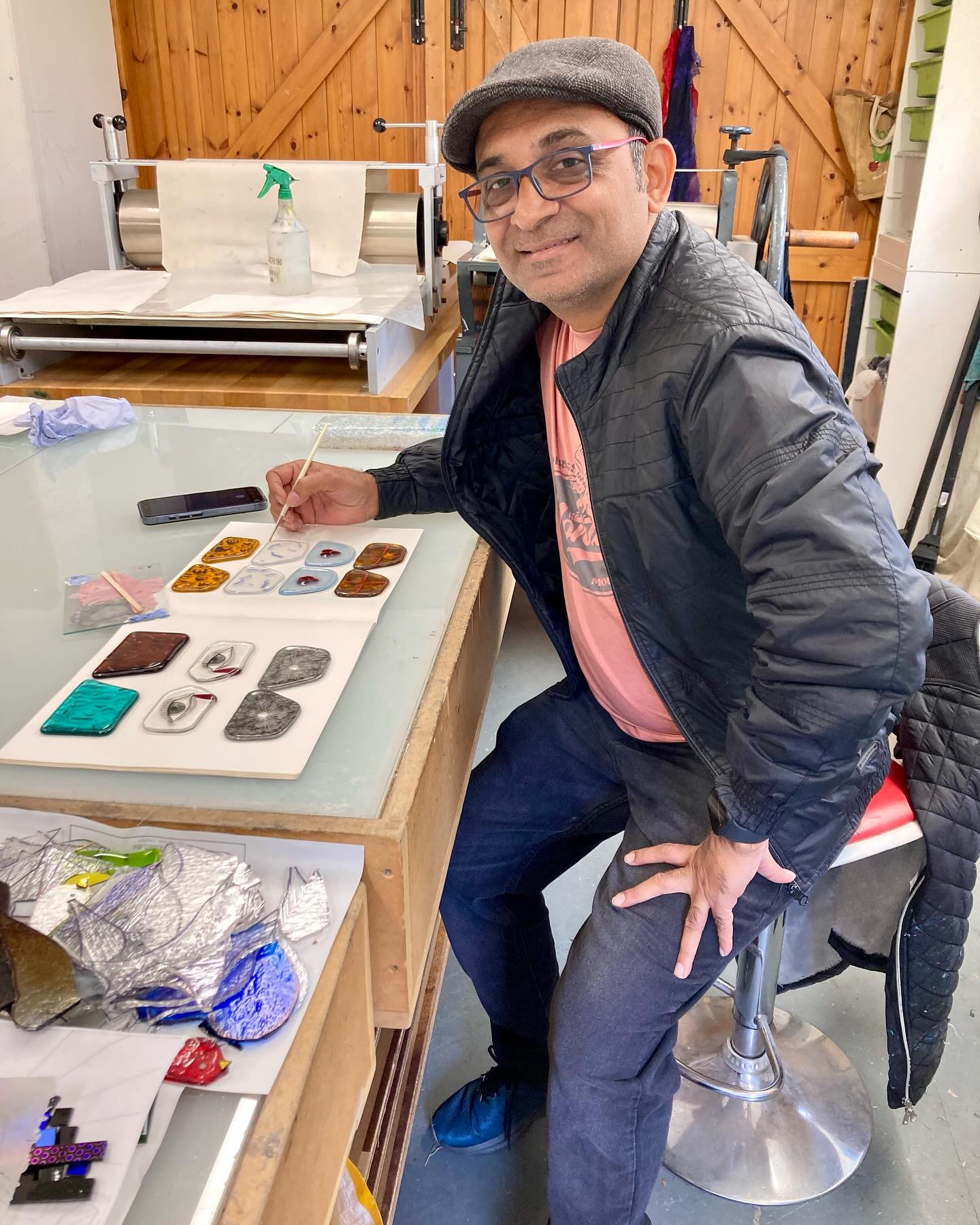 25 years ago @mcnicol.i and I traveled to NZ, Thailand, Malaysia and India. In India we met up with friends that Ian had made while on an exchange program between Glasgow Print Studio and Sir JJ School of Art in Mumbai. 25 years later we are still good friends with @bhushan_vagal.artroomgallery and he visited and stayed with us for 2 great weeks of catching up, sightseeing and glass making! He was the best student 🏆 and made such great and interesting fused glass 👏 #loveindia #lovescotland #fusedglass