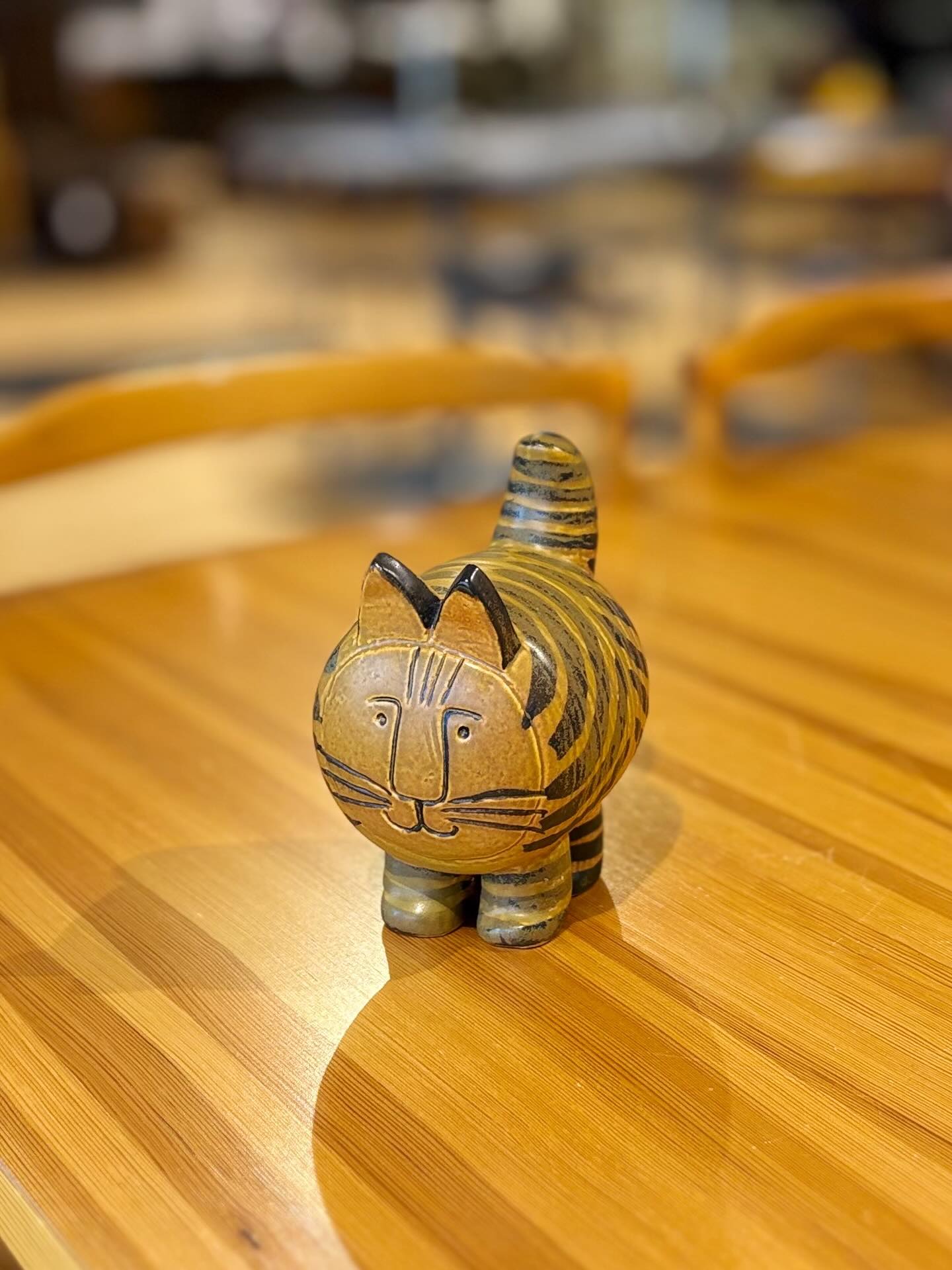 TIPS! På auktion just nu:
LISA LARSON, Figurin, ”Stora Katten”.
Objektsnummer: 5155066.
Sök på objektsnumret på Auctionet.com eller i Auctionet-appen för att komma till auktionen och få mer detaljer. Auktionen avslutas den 14/6. ✨
#LisaLarson #secondhand #auction #umeå #umea #vintage #preloved #antiques #interior #auctionet #norrlands #norrlandsauktionsverk #keramik #auktion #keramiker