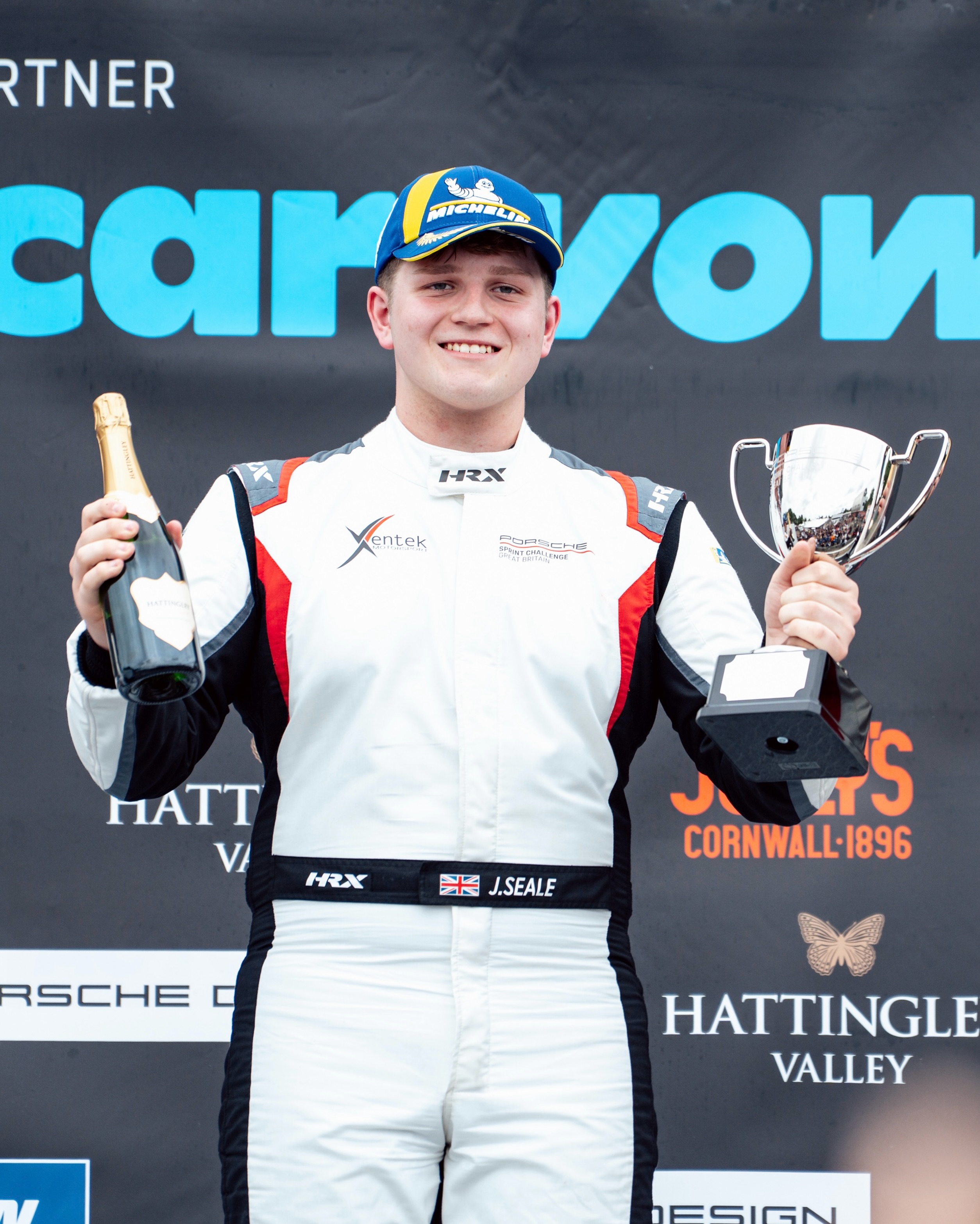 First pole ✔️
First podium ✔️
First win ✔️
An incredible weekend for @JamesSeale_Racing continues with the RS Am class victory in race two in fourth overall.
@FelixLiveseyRacing impressed with another top six RS Pro finish, two spots ahead of @SamuelHarvey70 in class, with @AlisterWeston coming home fourth in Clubsport.
Race three - 16:30 📺 Live on ITV4
#XentekMotorsport #SprintChallengeGB #Porsche @PorscheRaces_GB @Carwow #Motorsport #BTCC @CraggsEnergy