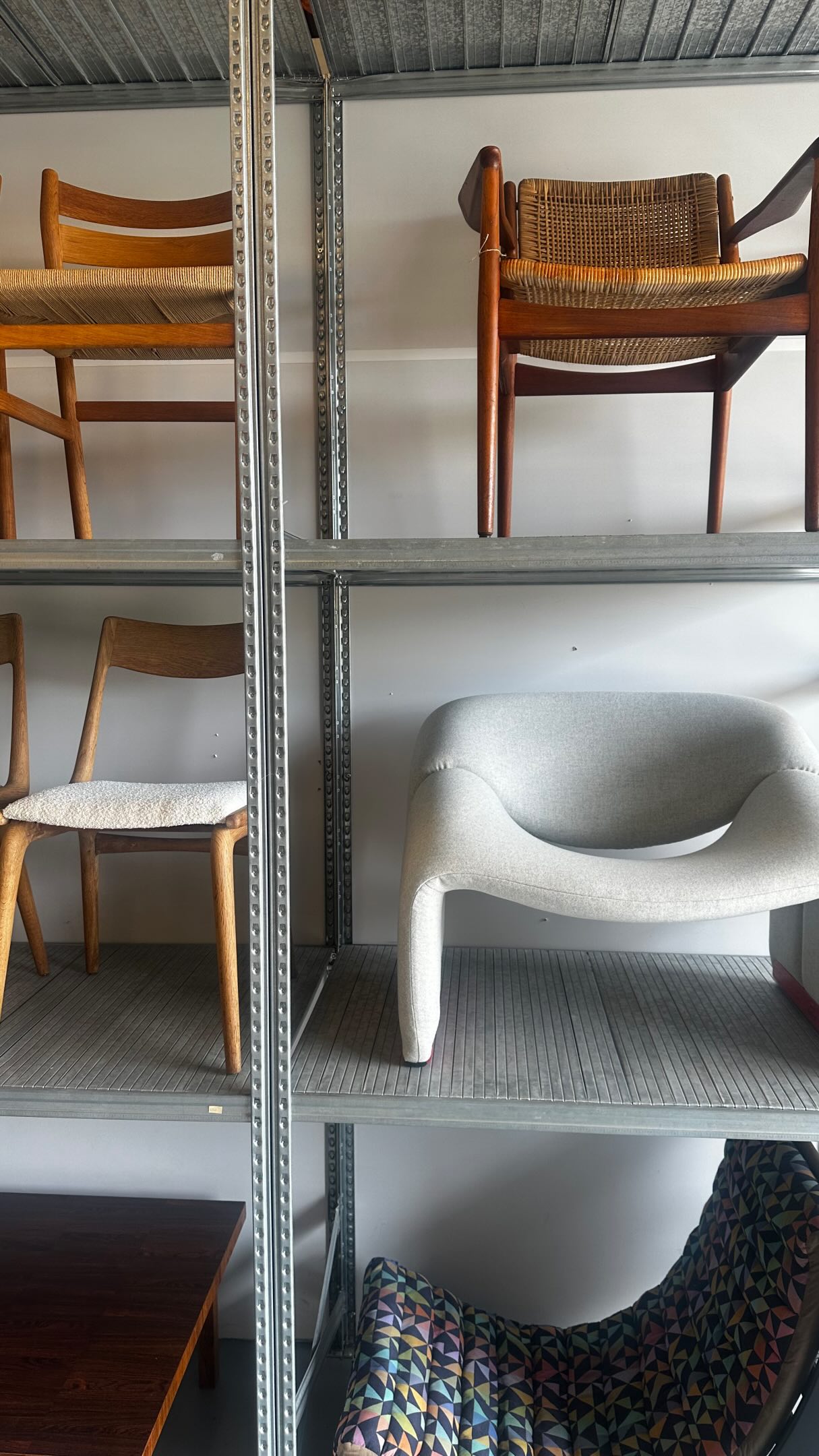 Vintage Spring is in the air! | Come and explore our warehouse, filled with one-of-a-kind vintage and design treasures — from eye-catching furniture to unique accessories.
Open weekend: June 6 & 7 from 12:00 - 17:00
Tony’s Vintage | Westvlietweg 74-A3, 2495 AB The Hague
#vintageshop #vintagedesign