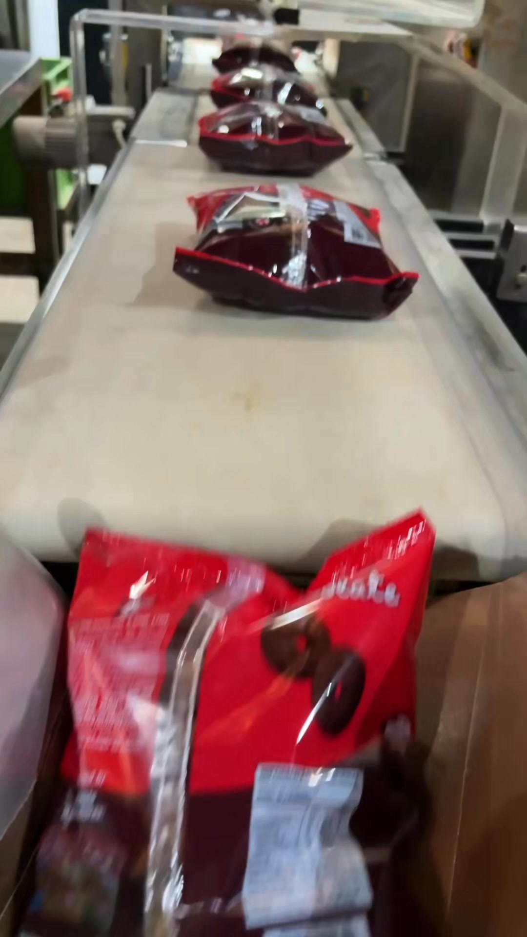 Cada rosquinha que sai daqui carrega mais do que sabor! 🥰
Carrega também dedicação de quem trabalha todos os dias pensando em estar presente nos momentos especiais da sua vida: no café da tarde em família, na visita inesperada, na pausa que vira lembrança boa.
Porque na Pajuçara, produzir é também uma forma de participar da sua história.
#pajucaraalimentos #maceioal #rosquinhadechocolate #maceioalagoasbrasil