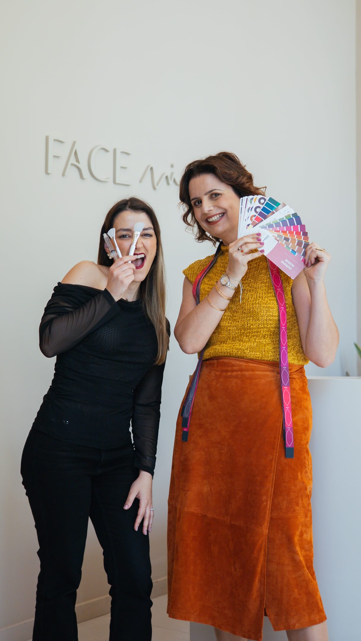 Mitos sobre a rosácea, o erro comum ao disfarçar o melasma e o truque simples da máscara de pestanas para quem tem olheiras profundas.
No novo episódio do Face Talks, a @draveramatos conversou com a colorimetrista @margaridaribeiro.pt sobre como a coloração pessoal e a medicina estética se cruzam para potenciar a beleza real do seu rosto.
Quer assistir à conversa completa e descobrir todas as dicas práticas?
👉 Clique no link da nossa BIO e veja o episódio completo no YouTube!
#FaceTalks #FaceMi #ColoracaoPessoal #Visagismo #Melasma #Olheiras #Rosacea #medicinaestetica
Todos os pacientes, antes de cada procedimento, passam por um processo de consulta médica de diagnóstico onde são avaliadas indicações, expectativas e motivações.
Instituto Médico da Face - Face Mi
Porto e Braga
Telef: 913553361
Registo ERS: 21236
Registo estabelecimento: E159774
Licença funcionamento: 21236/2022
