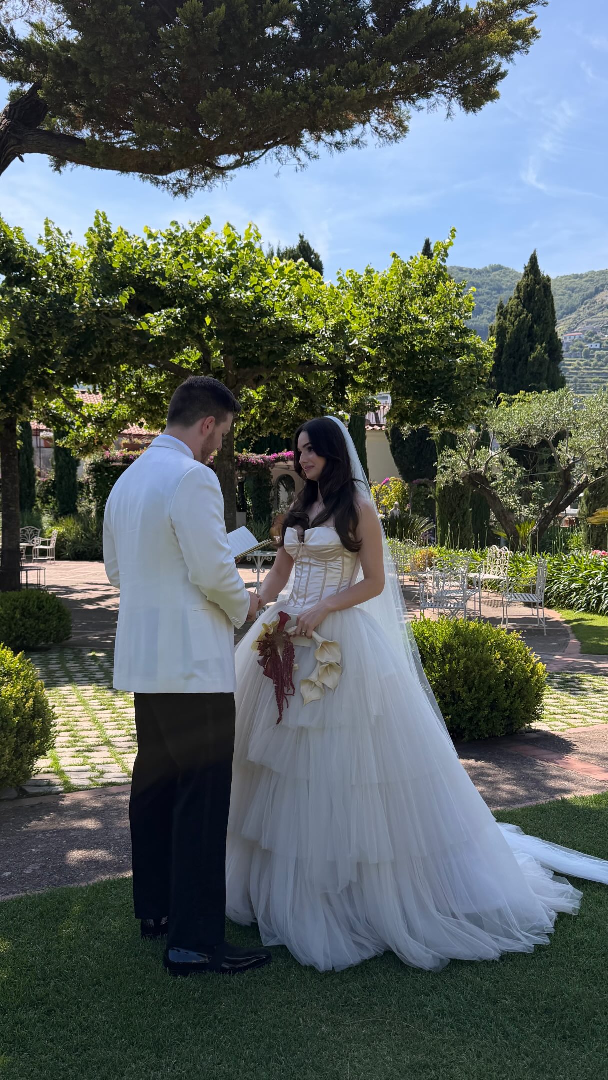 Clare + Matt 🦢 06.06.2026 #btsxbridal #weddingcontentcreator
Planning @lovestoryeventsitaly
Photo @klassen.weddings
Video @houndstoothfilms
Content @bts.bridal
Venue @villaevaravello