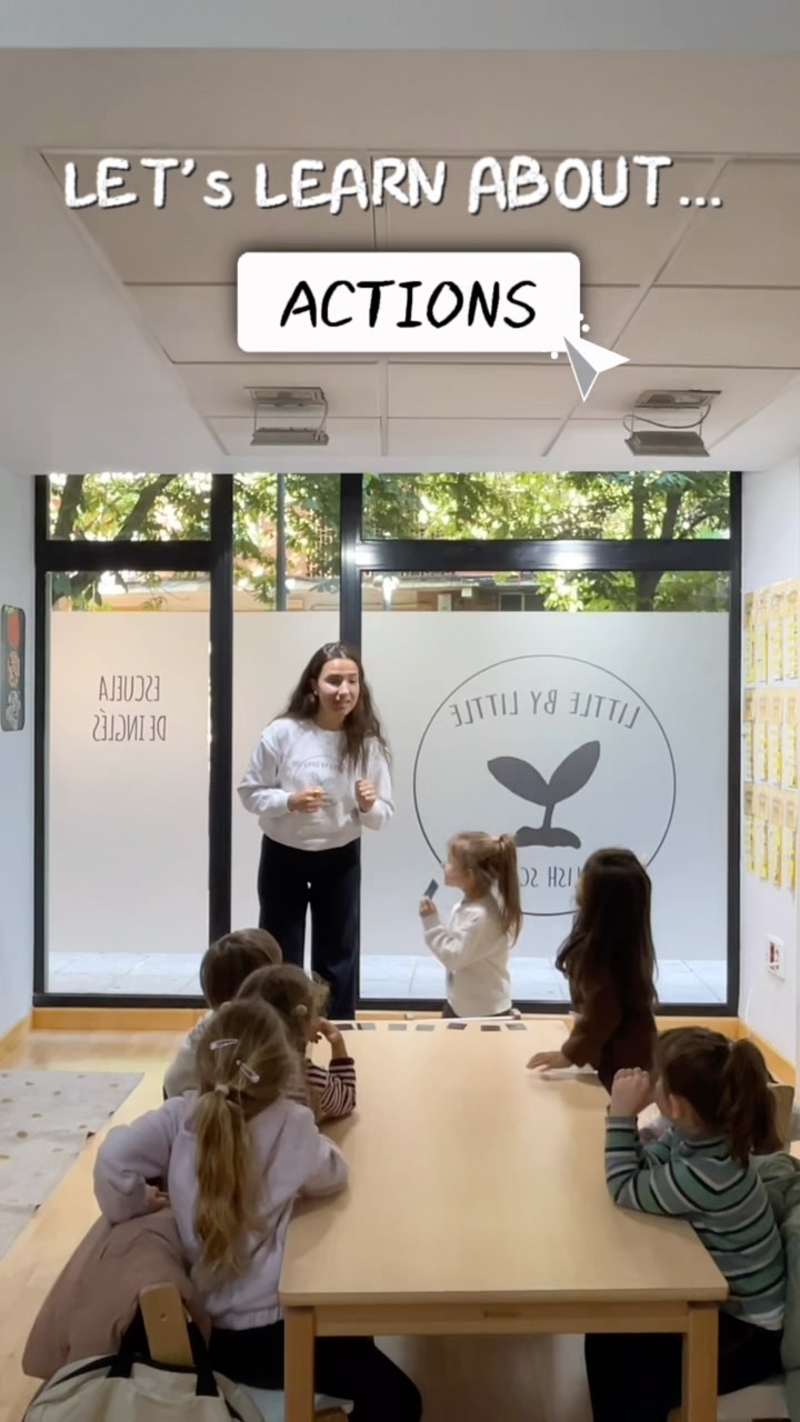 Nuestros alumnos más peques aprenden las acciones de forma muy divertida junto a su profe 💚💫🌈🫶🏼🌱🥰