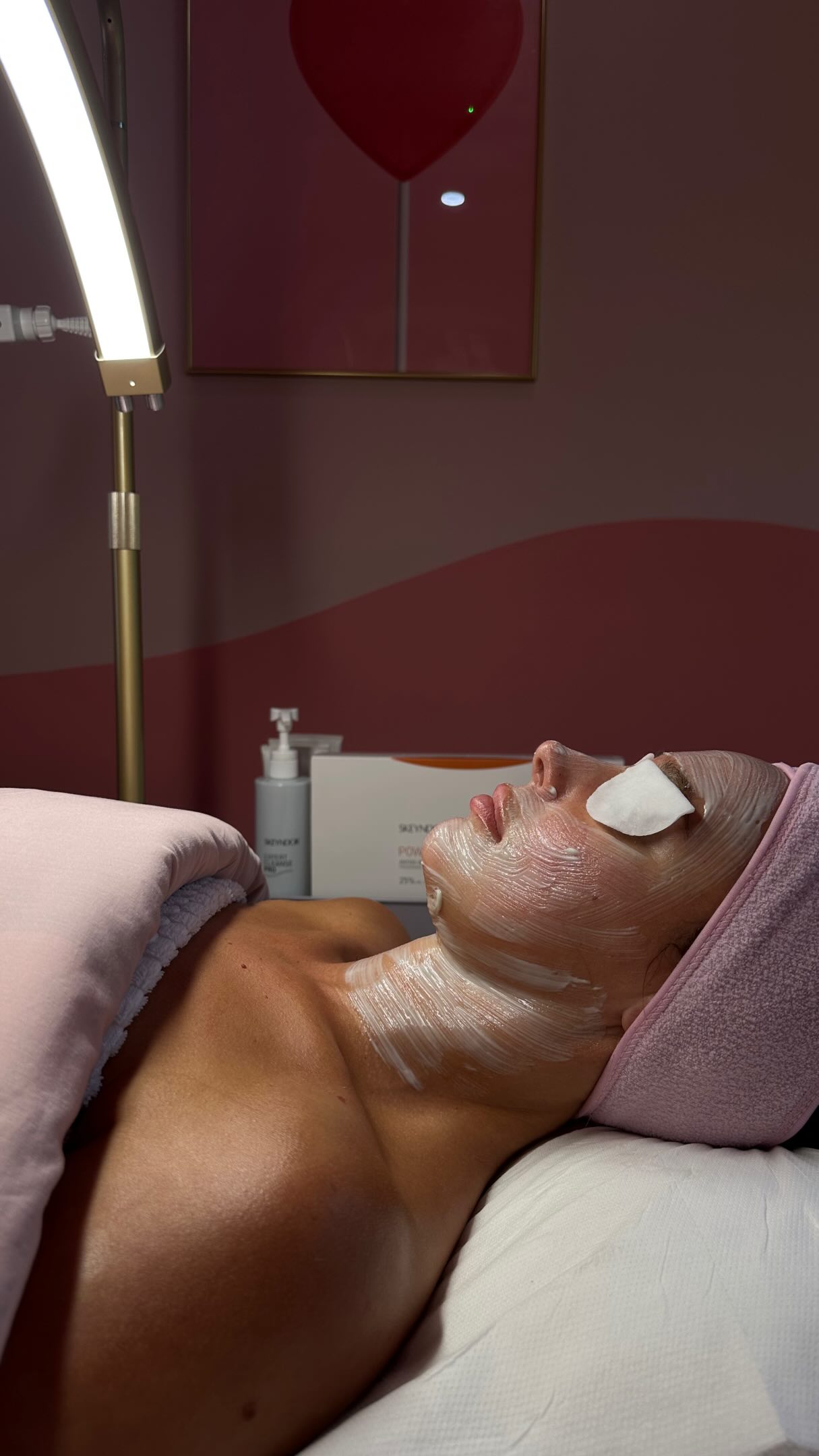 POV: Your skin has been begging for a reset… 🍊✨
Dullness? Gone.
Tired looking skin? Gone.
That healthy, glowy skin? Loading.
Our Vitamin C Facial is designed to brighten, hydrate and leave your skin looking fresh, radiant and summer ready.
Book in for your “Vit C Radiance” Facial, via DM, Website or WhatsApp 📱
#vitaminc #vitc #facial #essexfacials #healthyskin
